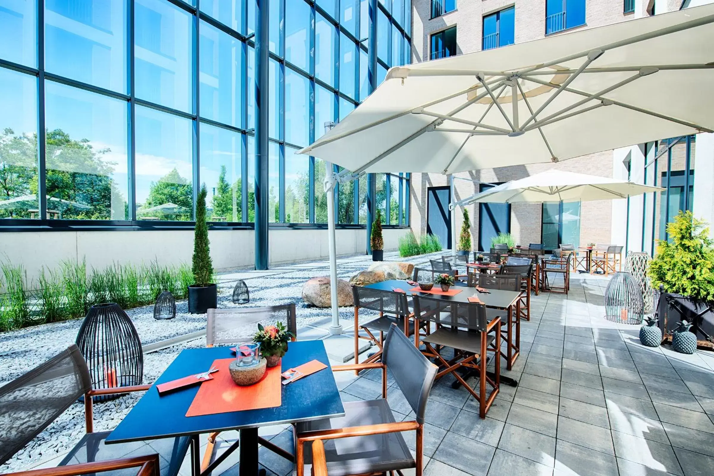 Patio, Restaurant/Places to Eat in LOGINN Hotel Leipzig by ACHAT