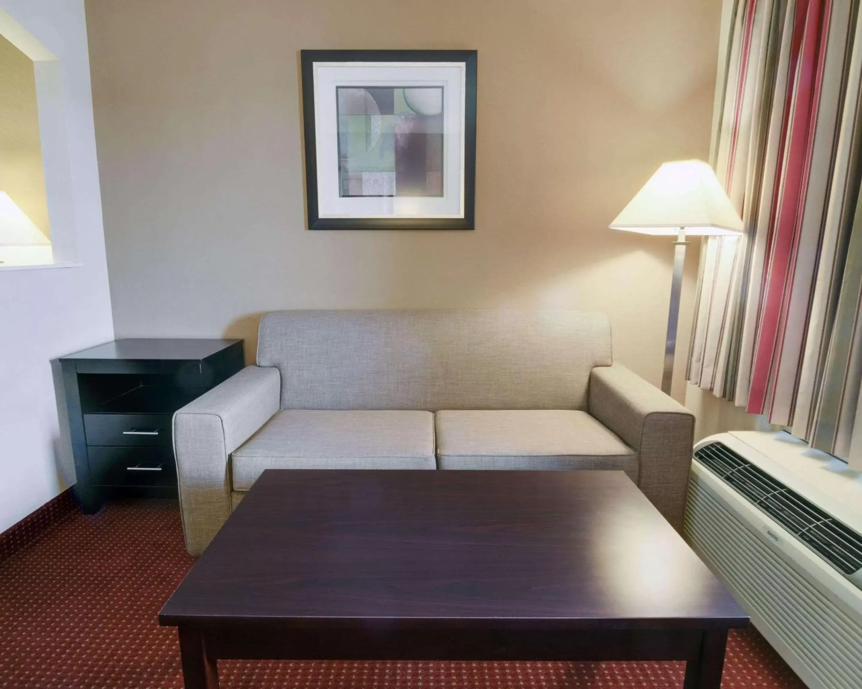 Photo of the whole room, Seating Area in Quality Inn & Suites Clarksville