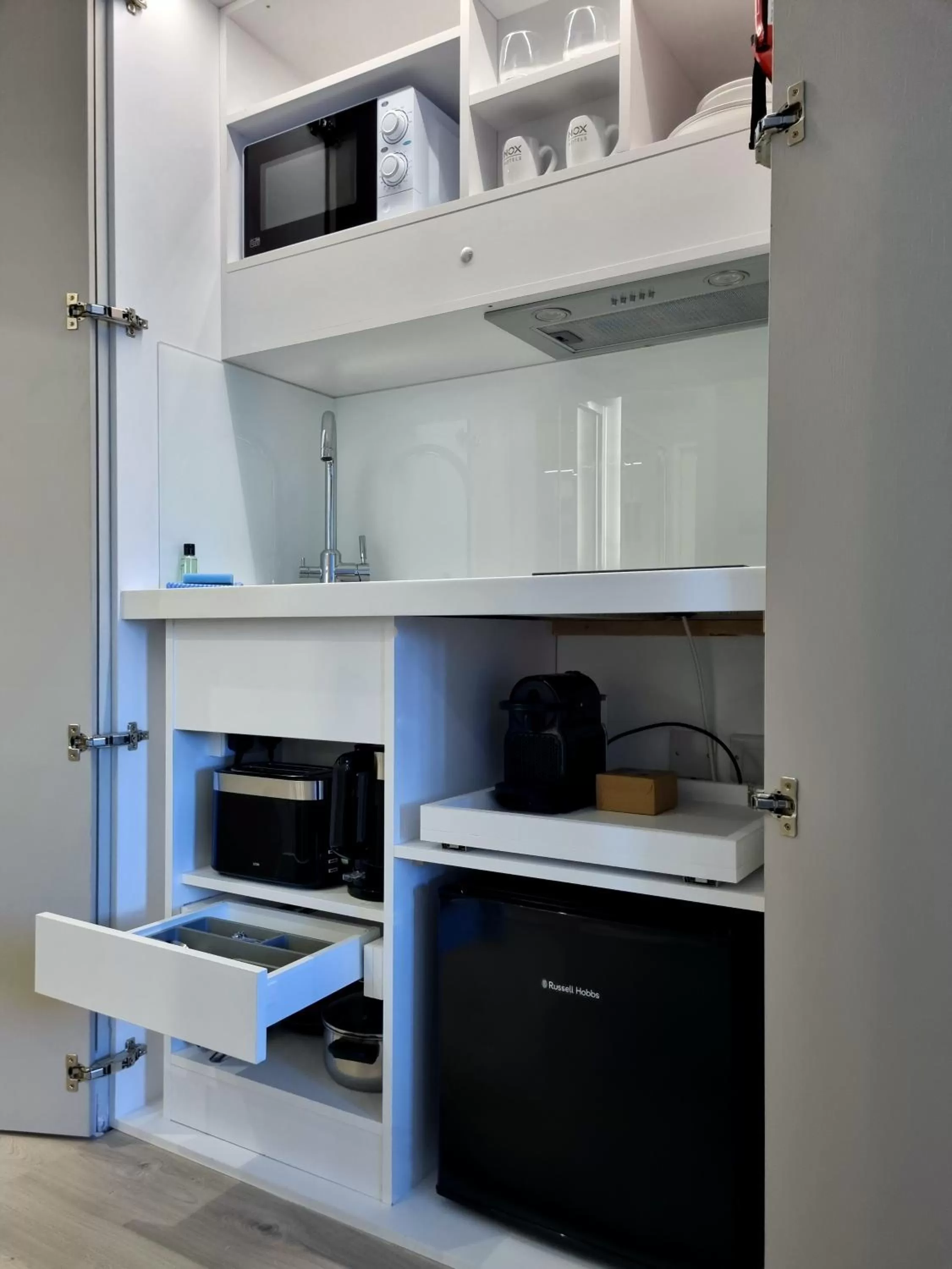 Kitchen or kitchenette in NOX Kensington Gardens