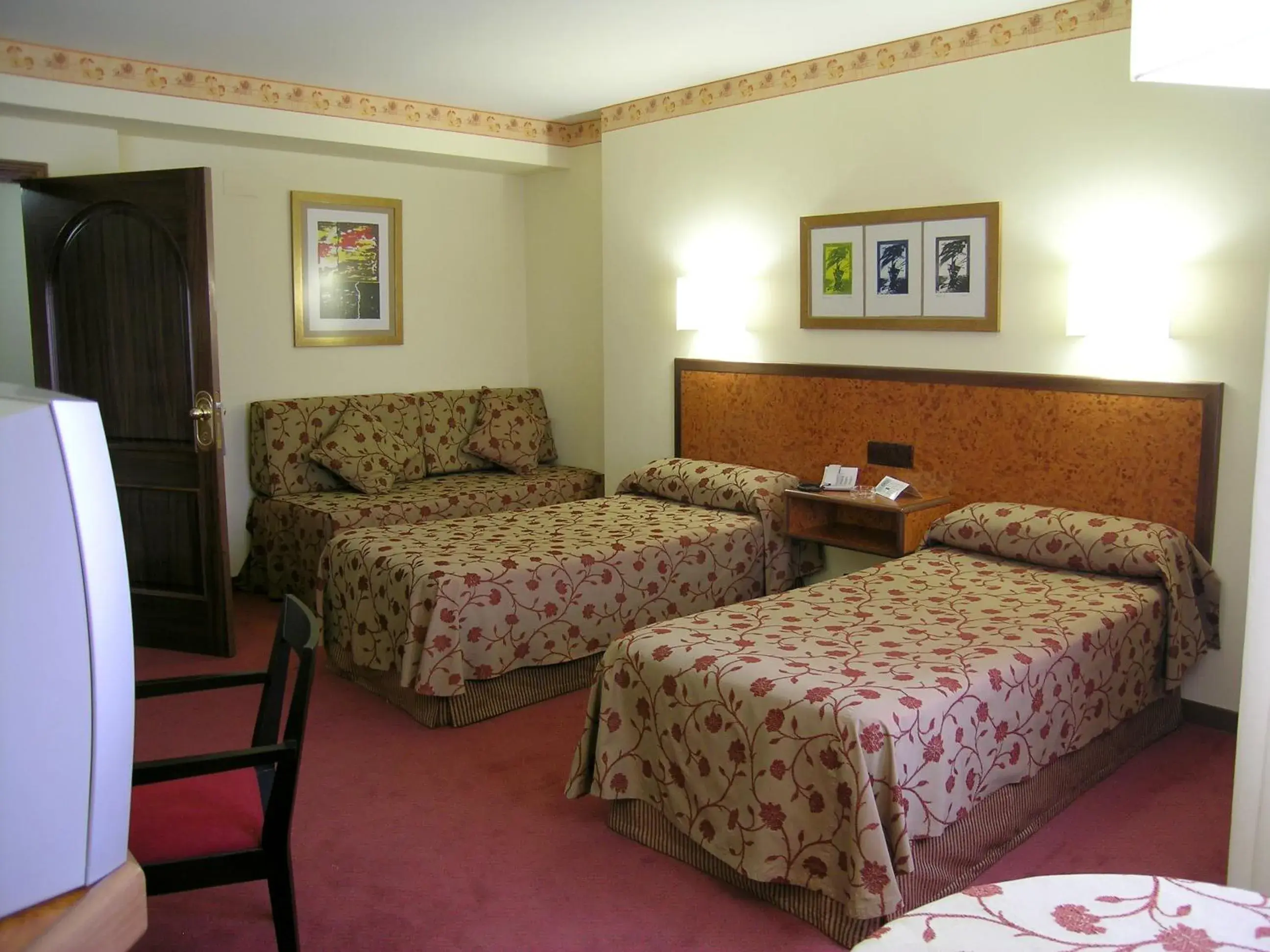 Photo of the whole room, Bed in Hotel Sercotel Cuatro Postes