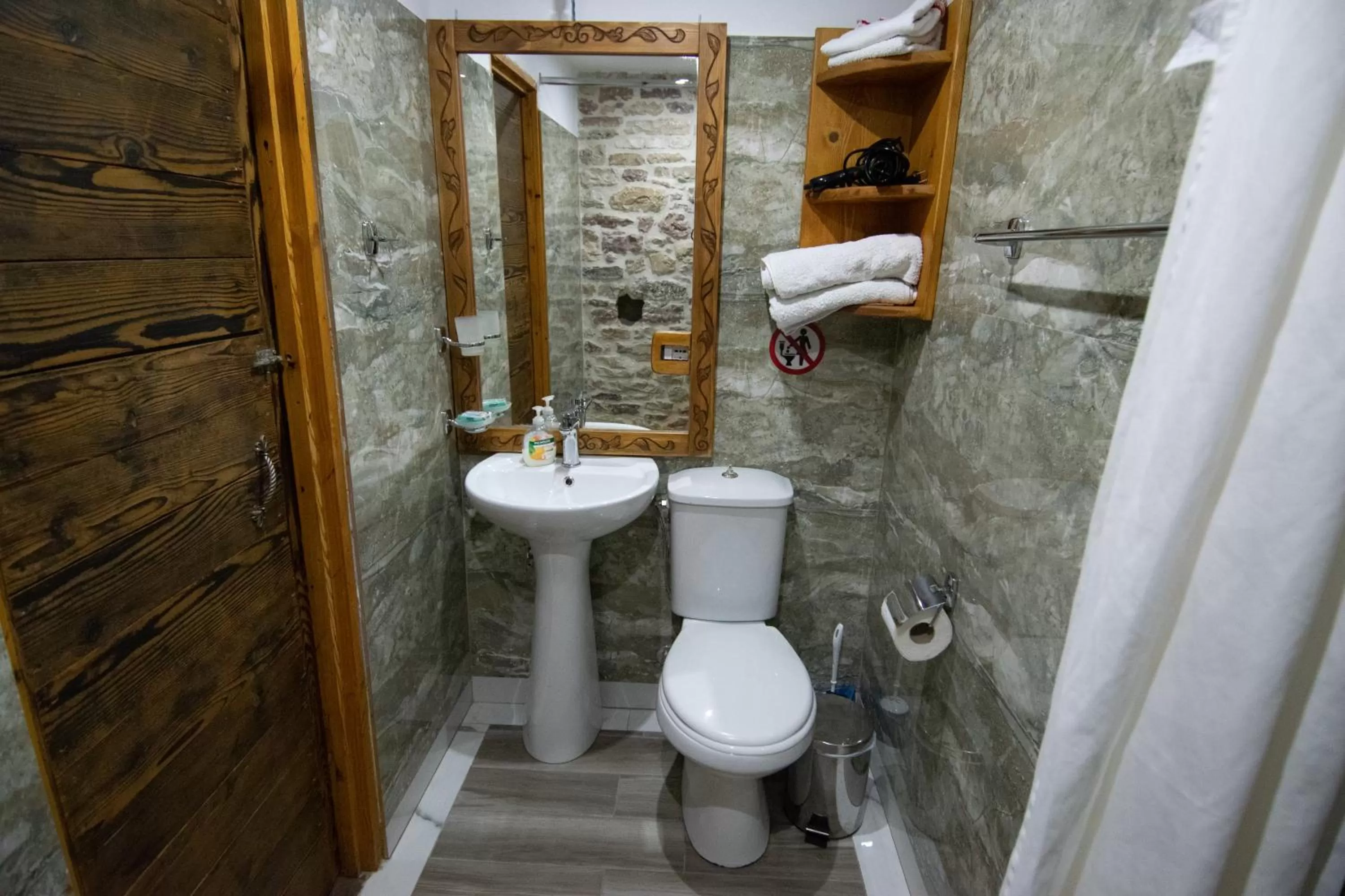 Bathroom in Guesthouse Mele