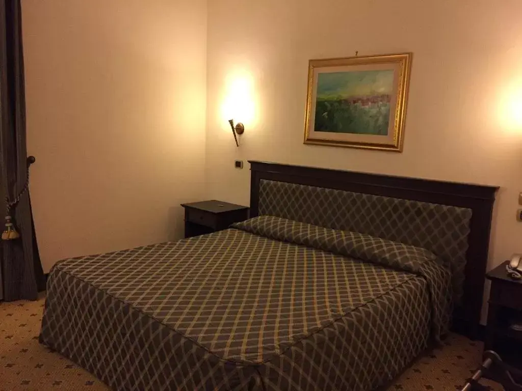 Bed in Hotel Don Carlo