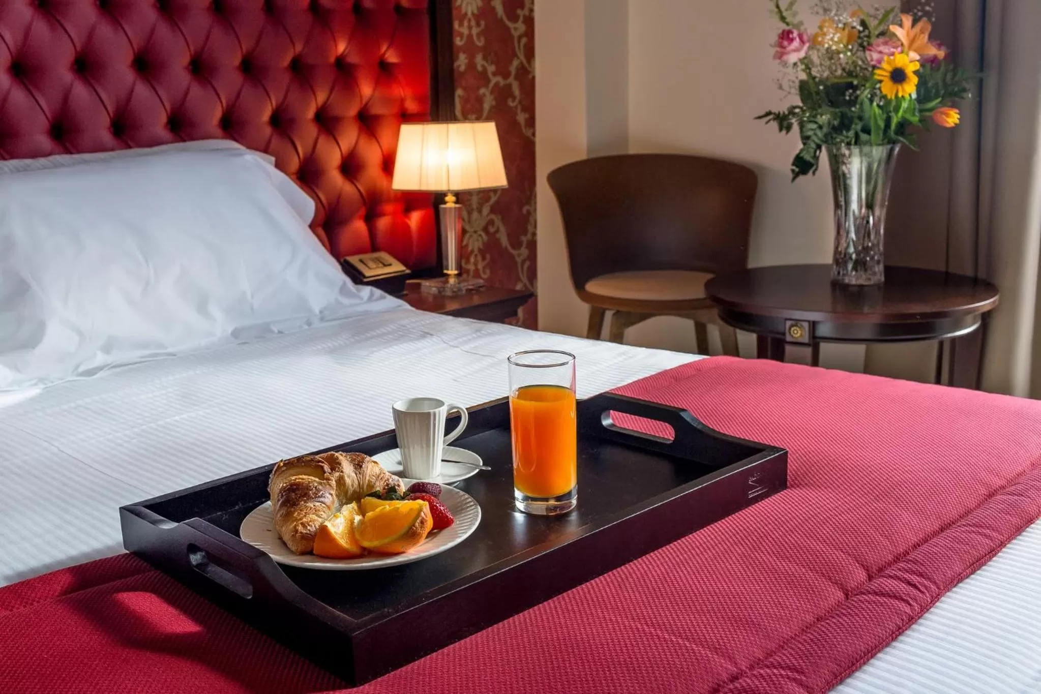 Bed in La Paloma Blanca Hotel