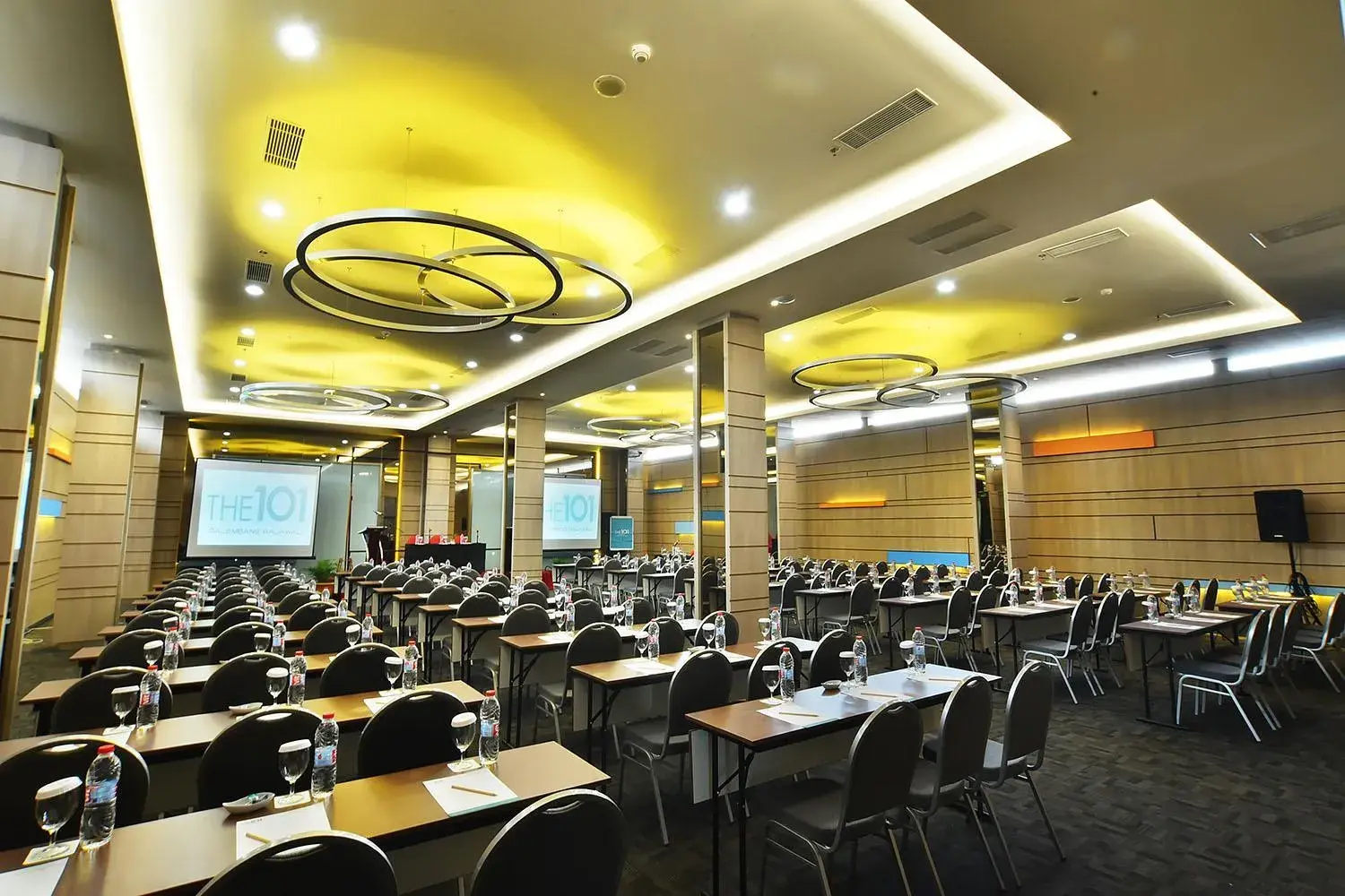 Meeting/conference room in THE 1O1 Palembang Rajawali