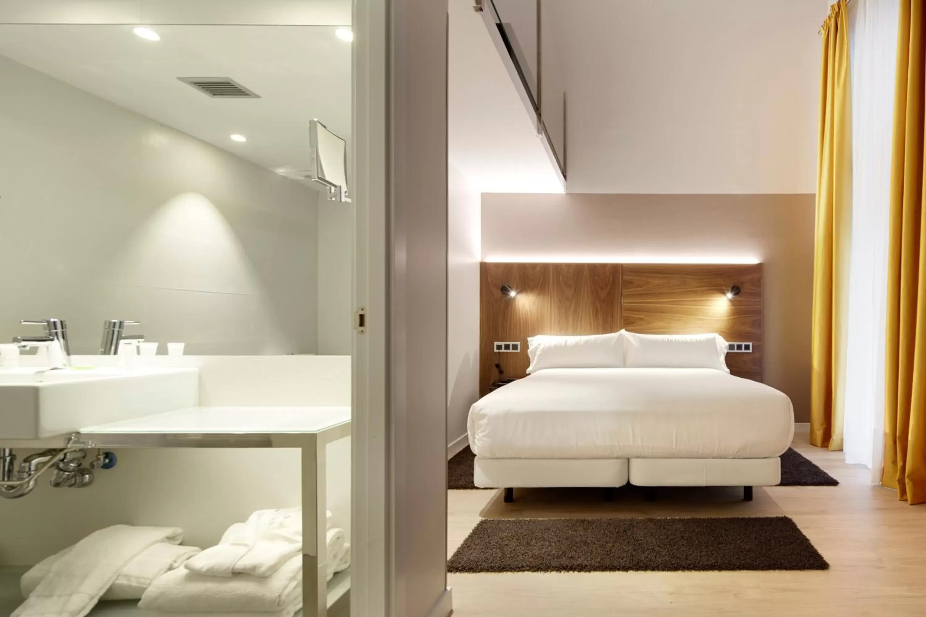 Bathroom, Bed in Hotel Arrizul Congress