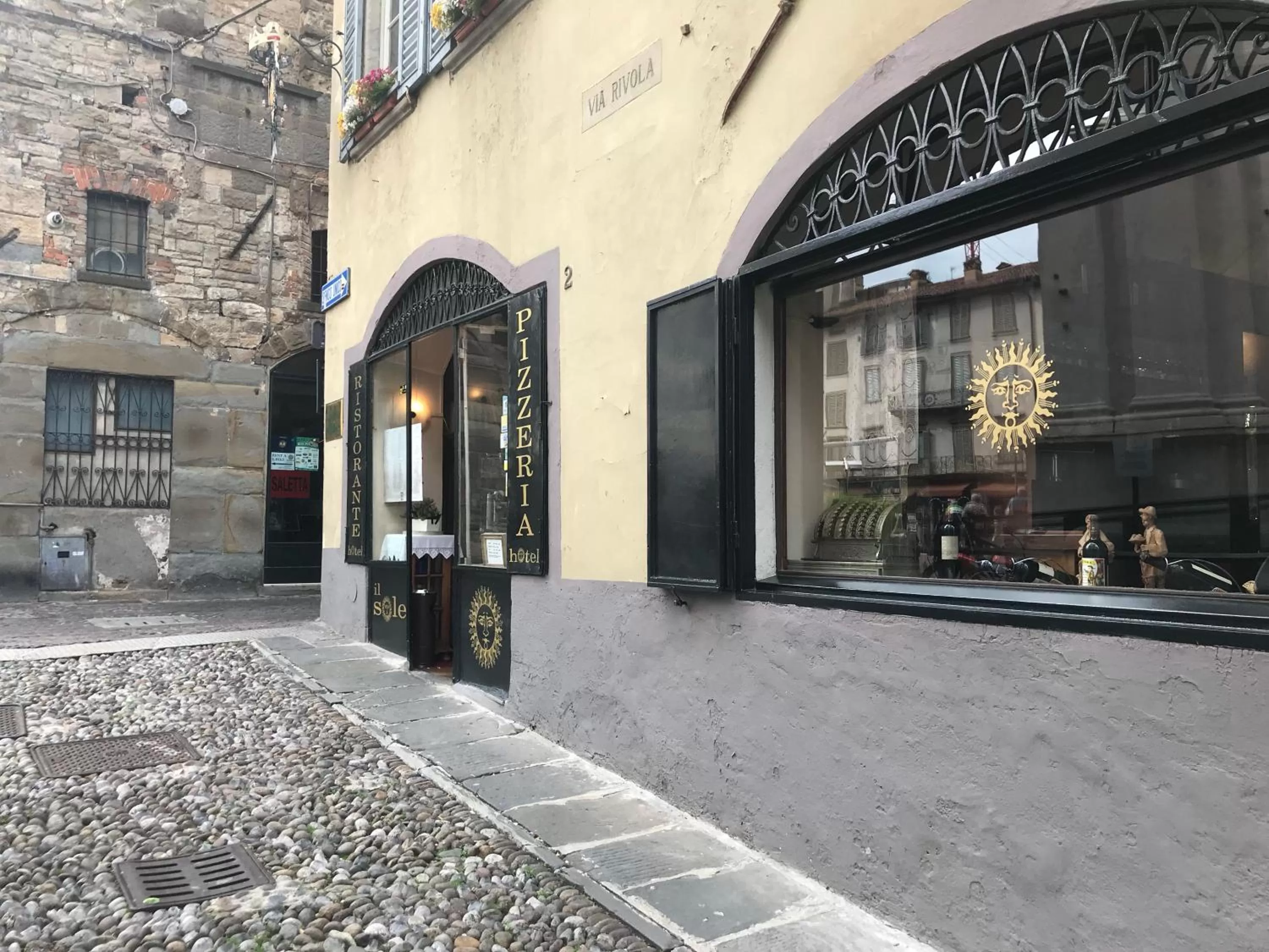 Facade/entrance in Il Sole