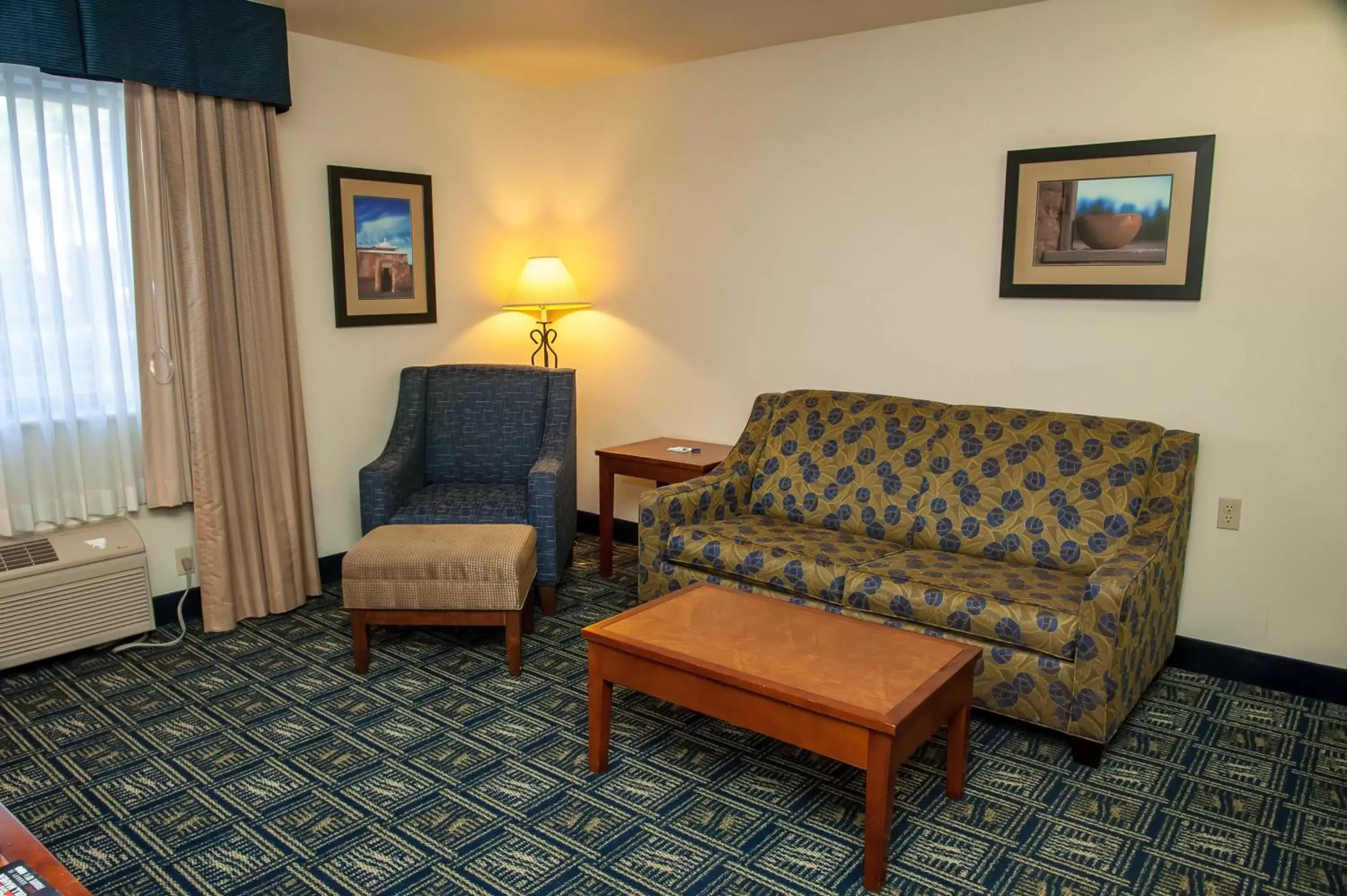 Living room, Seating Area in Holiday Inn Express Tucson-Airport, an IHG Hotel