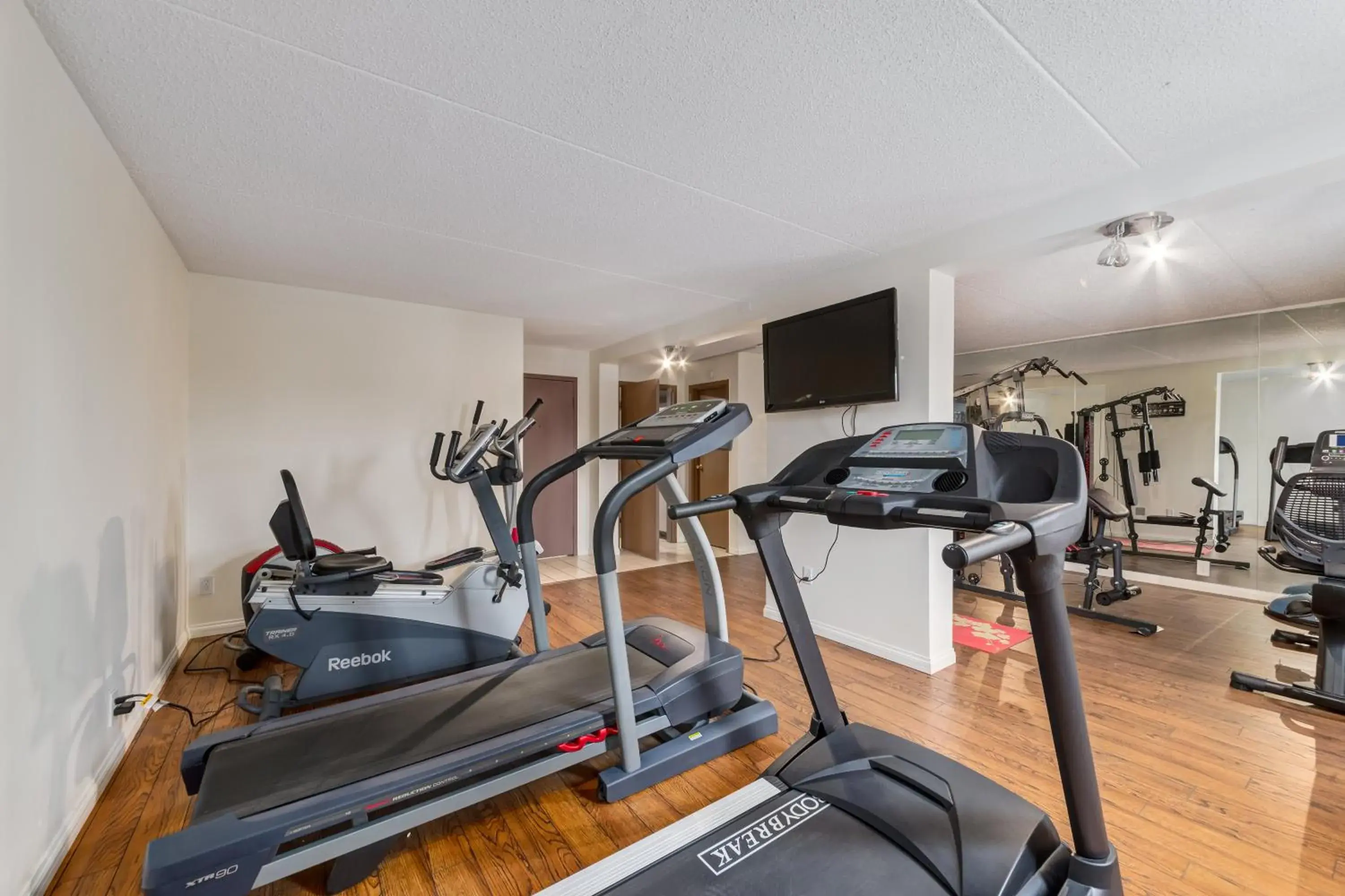 Fitness centre/facilities, Fitness Center/Facilities in Airport Traveller's Inn