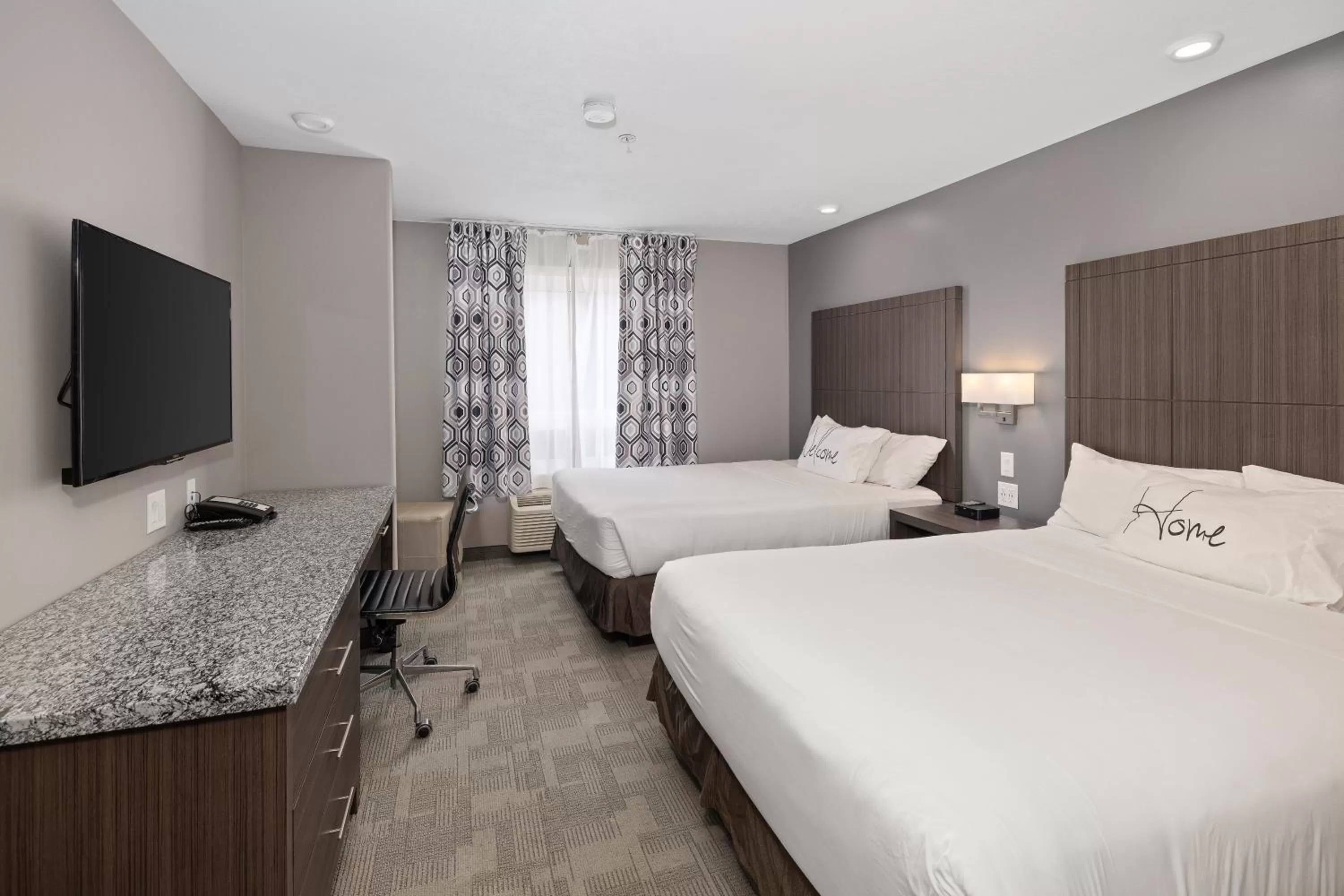 Standard Queen Room with Two Queen Beds in Home Inn & Suites Saskatoon South