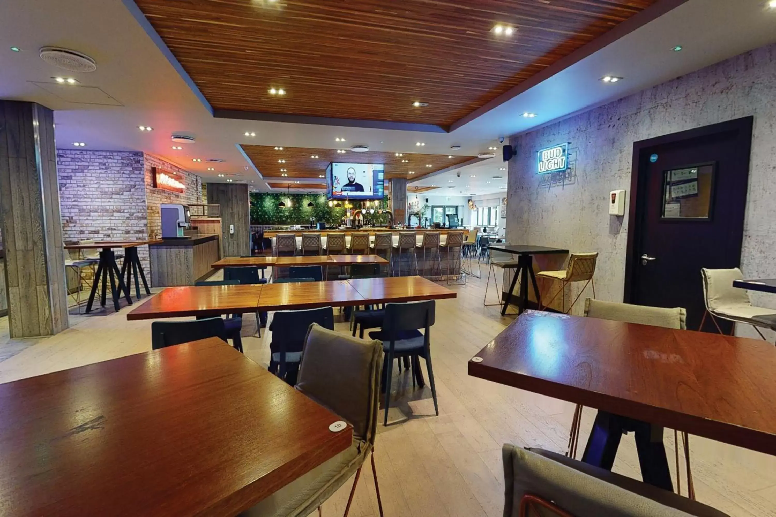Restaurant/places to eat, Lounge/Bar in Village Hotel Manchester Bury