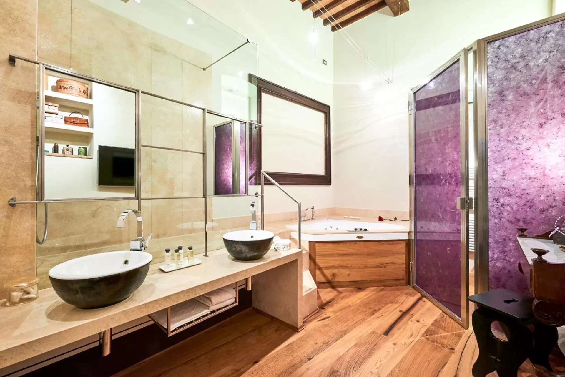 Shower, Bathroom in Il Tosco