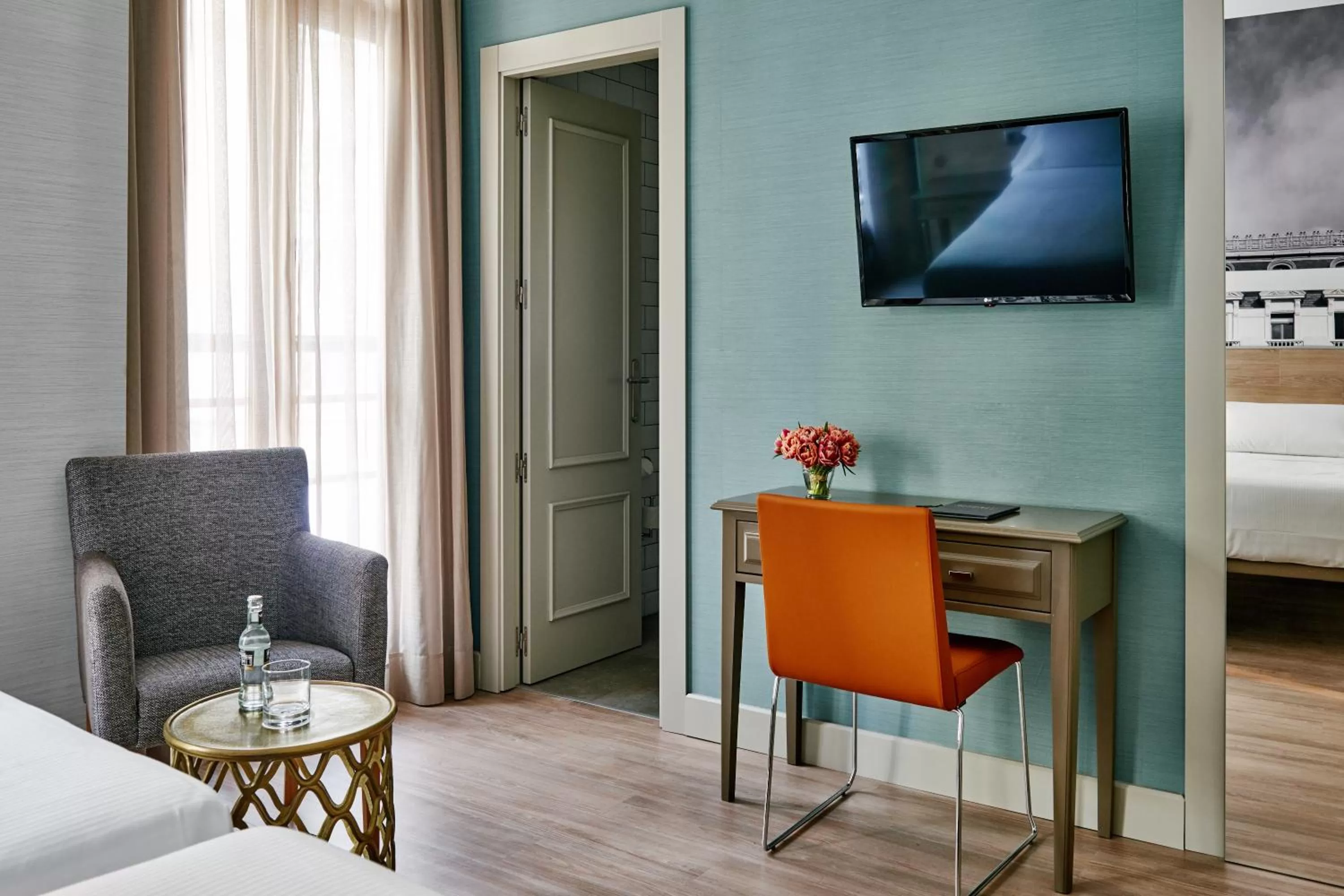 Seating area, Bed in Regente Hotel