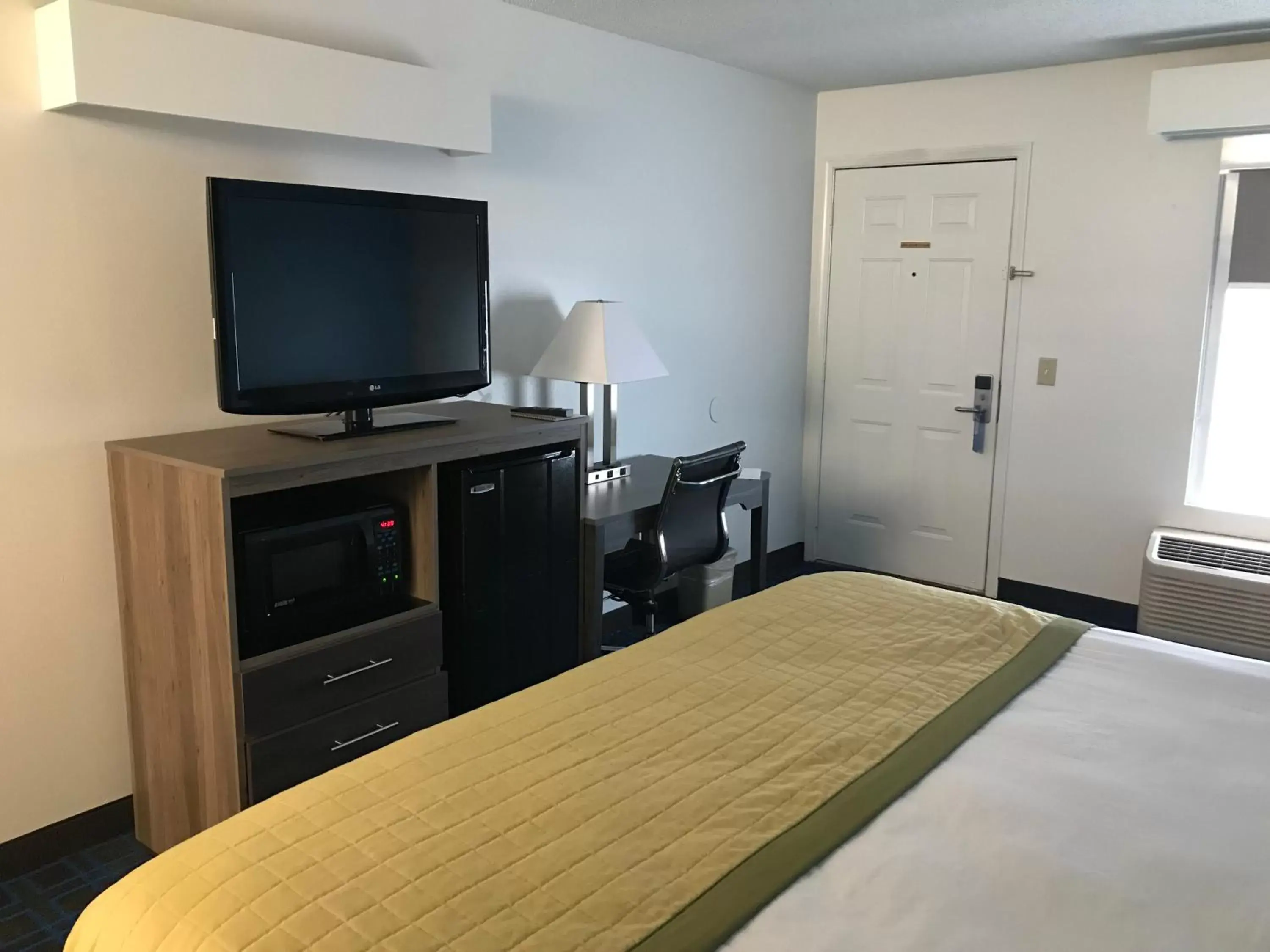 Bed in Baymont by Wyndham Anderson Clemson Bed in Baymont by Wyndham Anderson Clemson