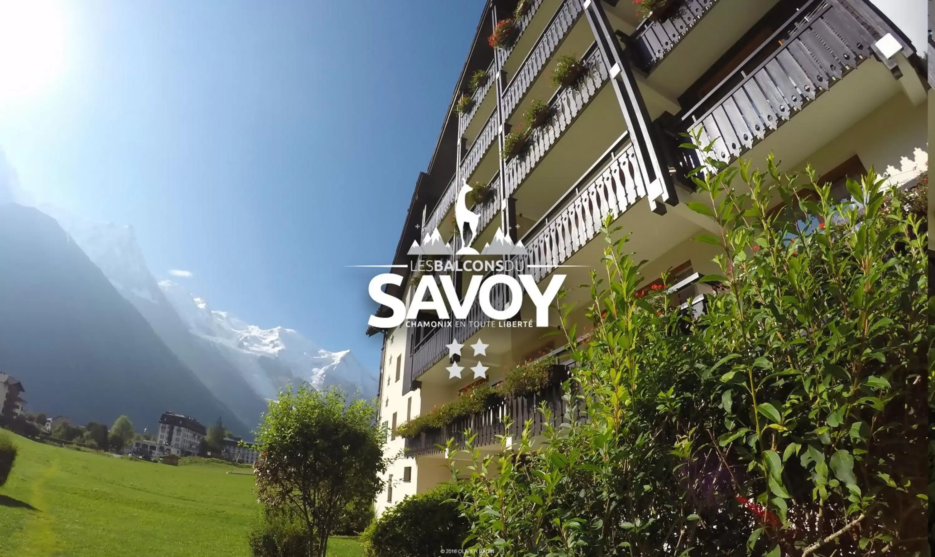 Facade/entrance, Garden in Les Balcons du Savoy