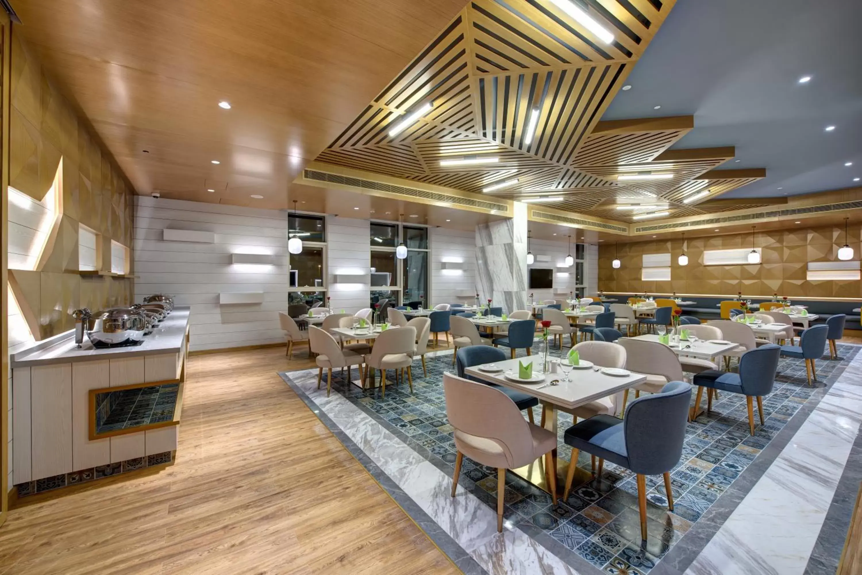 Restaurant/Places to Eat in The S Hotel Al Barsha