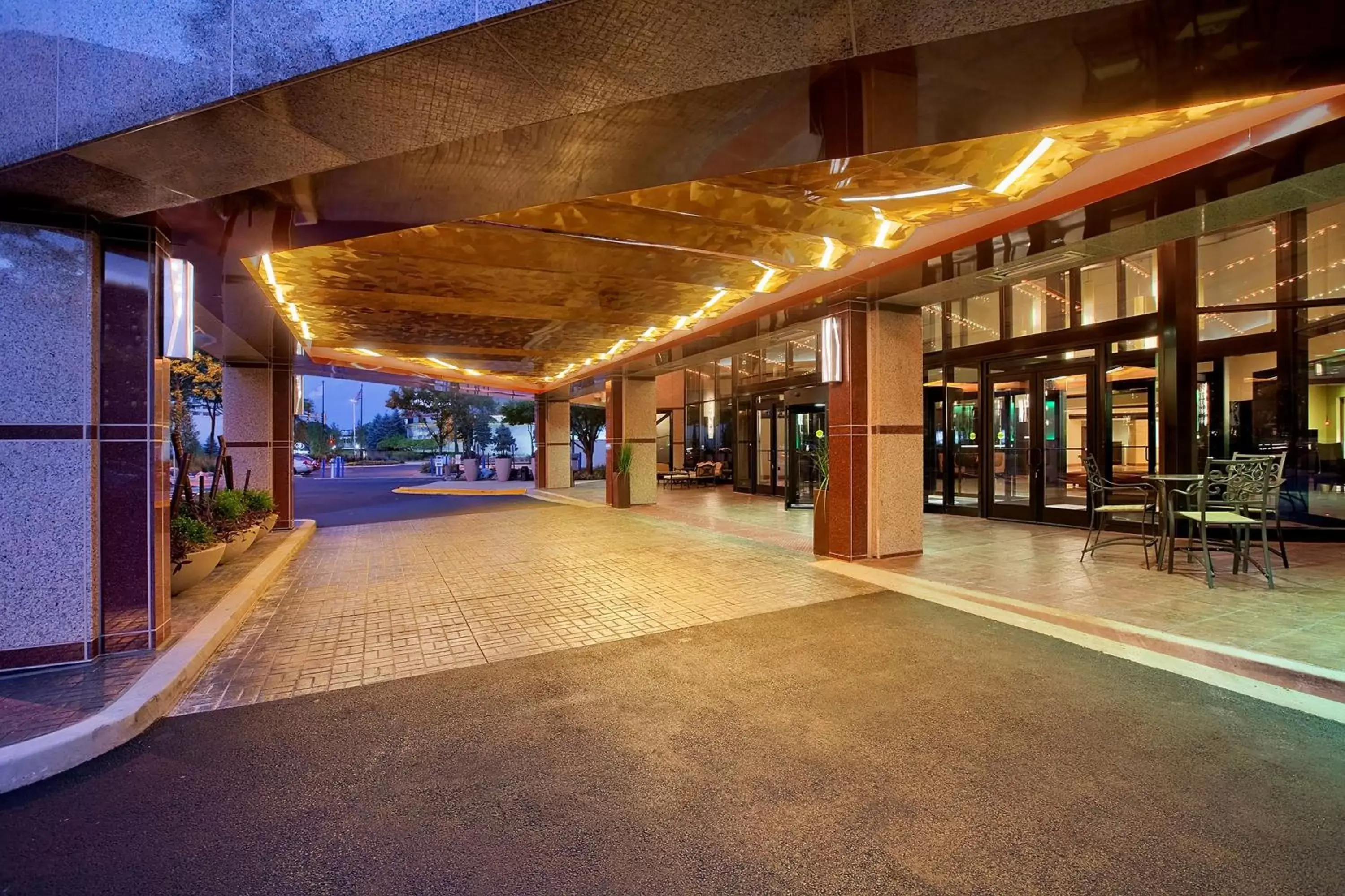 Property building in Hilton Rosemont Chicago O'Hare Property building in Hilton Rosemont Chicago O'Hare