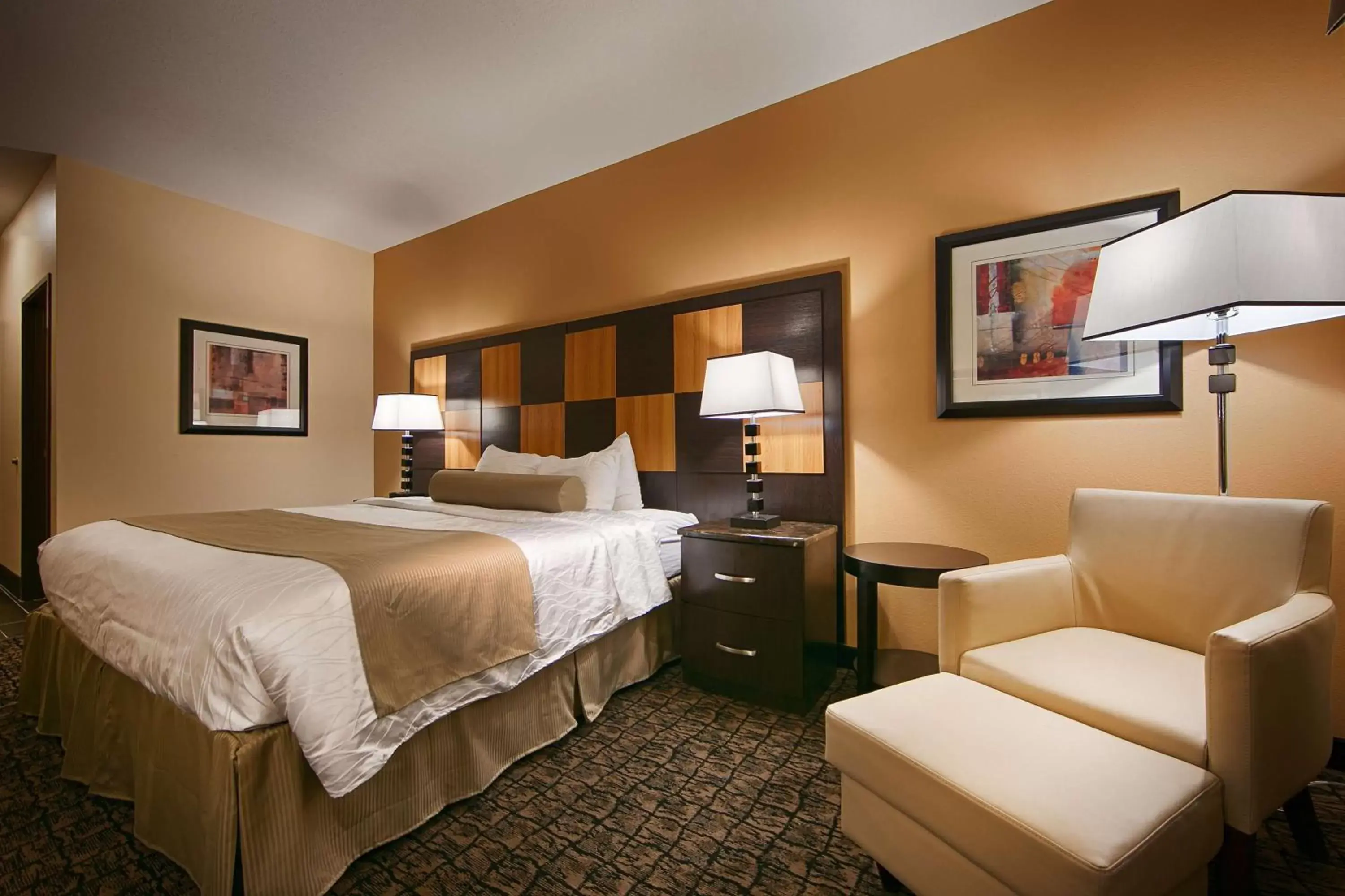 Photo of the whole room, Bed in Best Western Plus - Wendover Inn Photo of the whole room, Bed in Best Western Plus - Wendover Inn