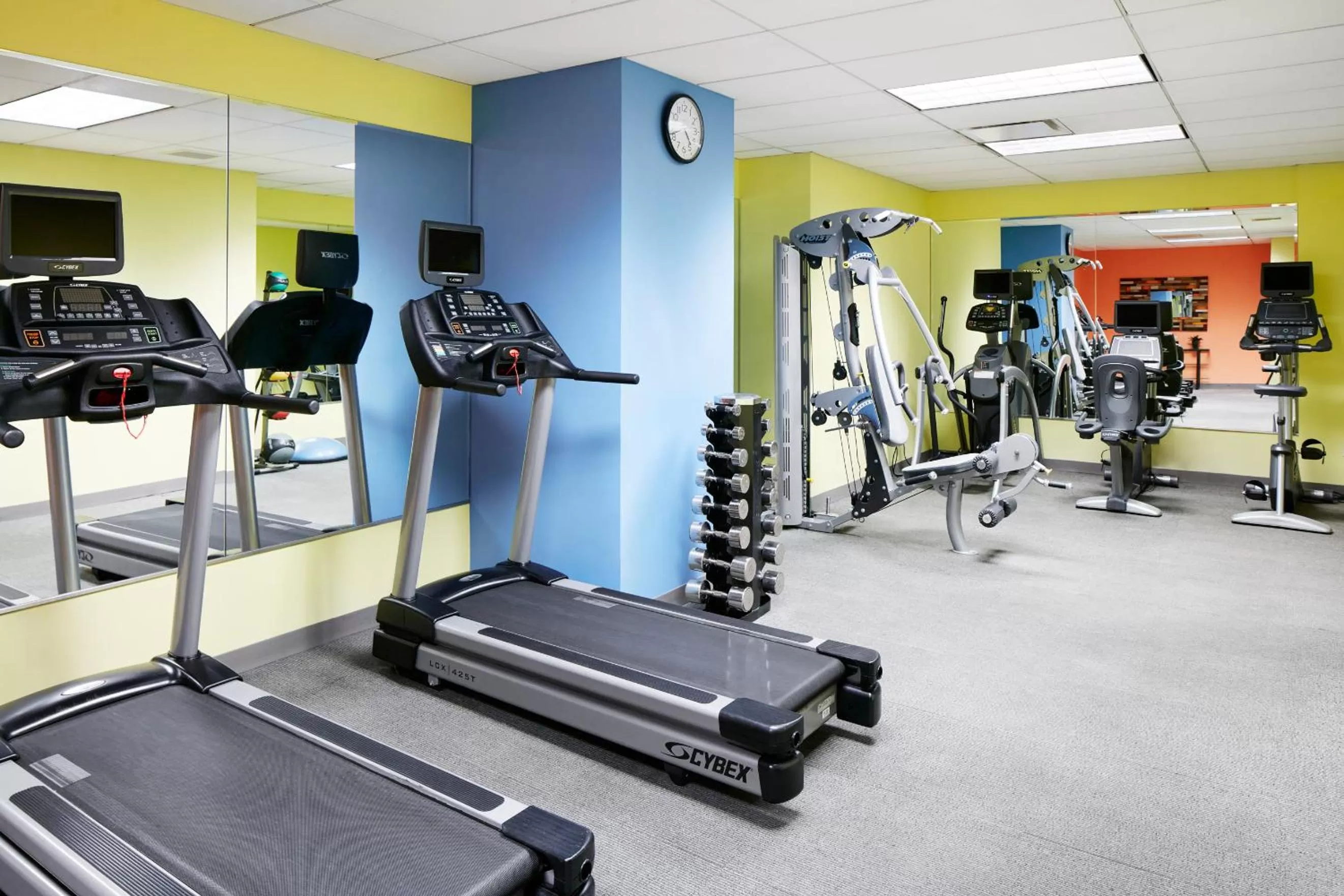 Fitness centre/facilities in World Center Hotel