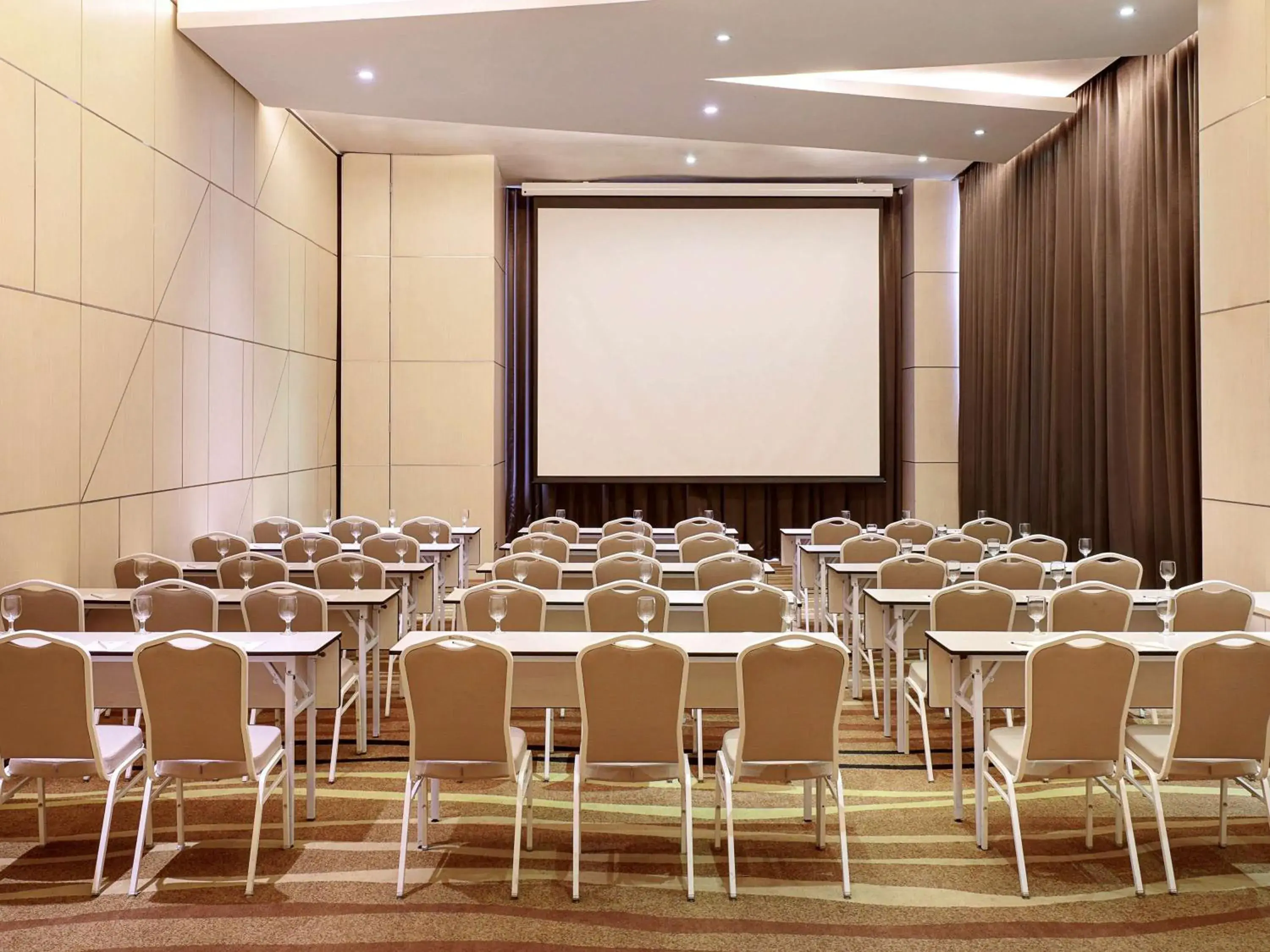 Meeting/conference room in ibis Styles Jakarta Gajah Mada