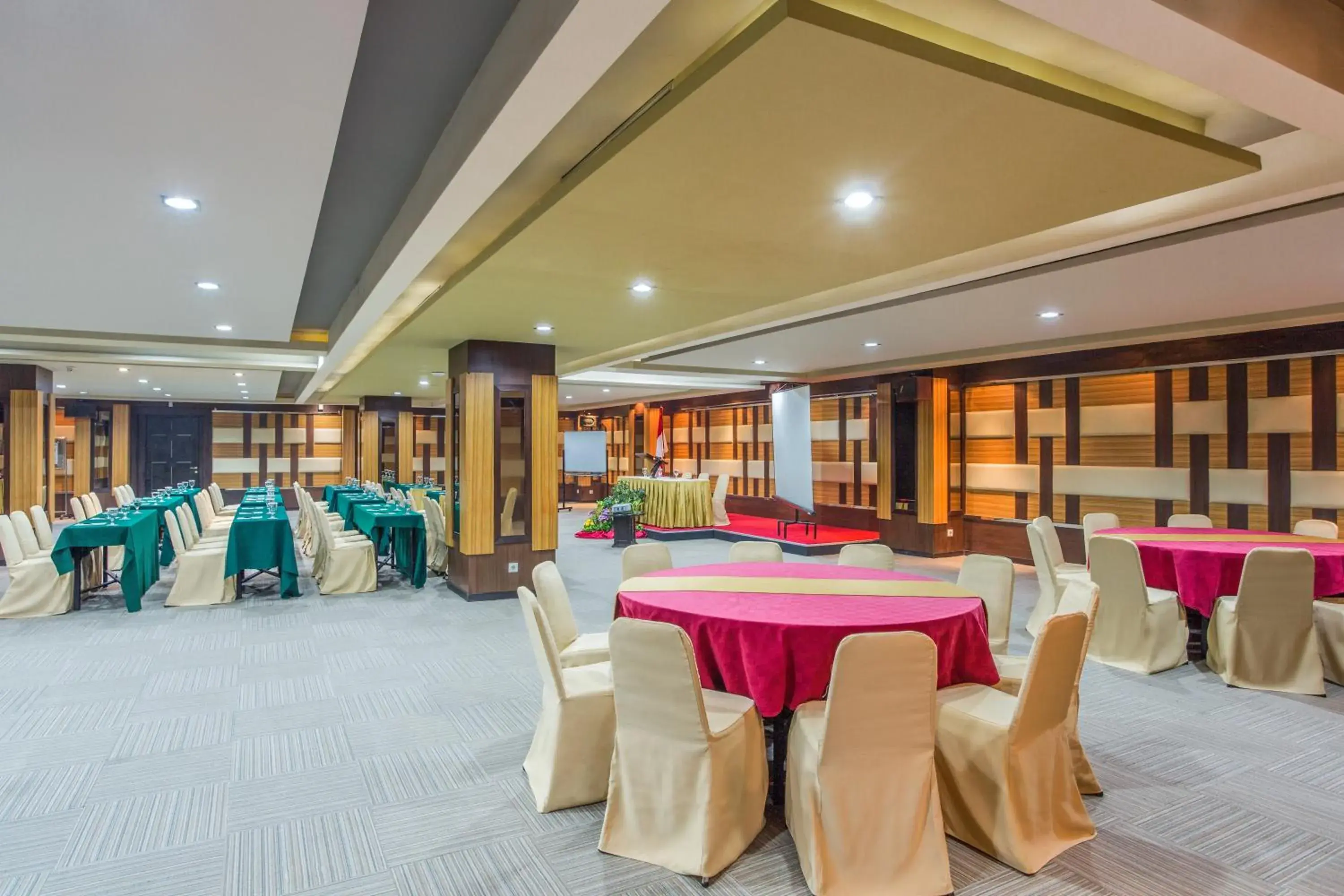 Banquet/Function facilities, Banquet Facilities in Orchardz Jayakarta Hotel