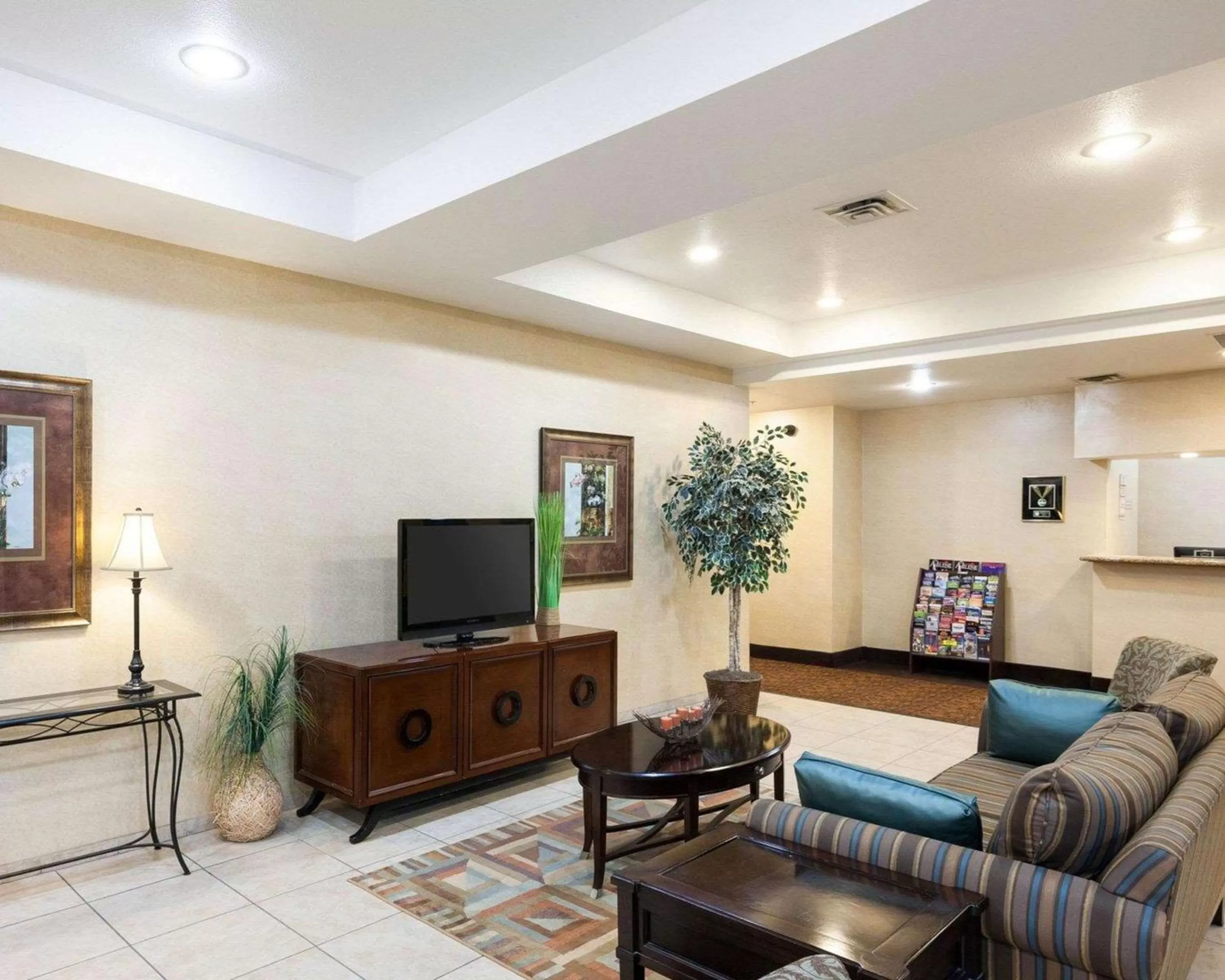 Lobby or reception in Comfort Inn & Suites Regional Medical Center