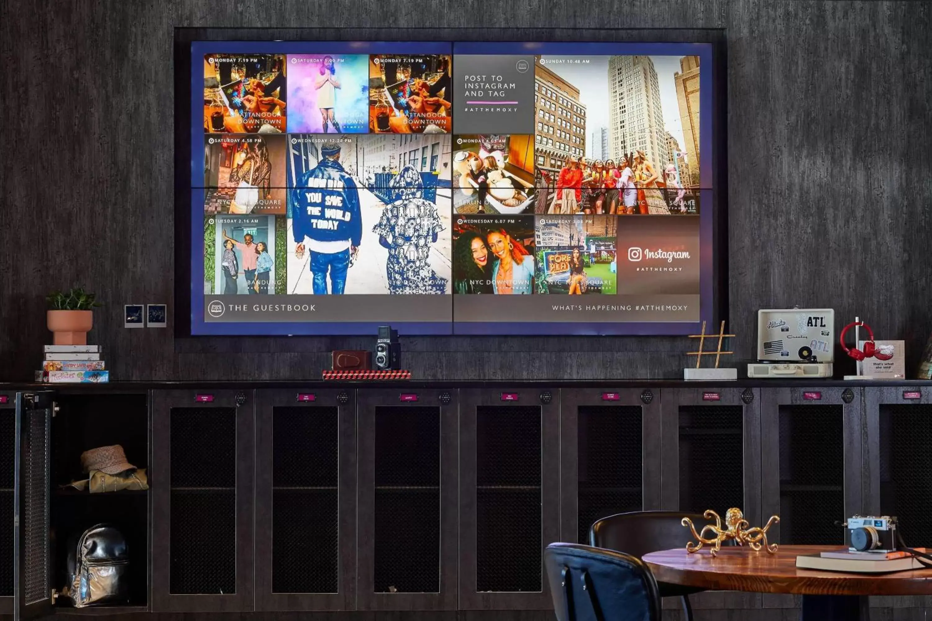 Lobby or reception, TV/Entertainment Center in Moxy Atlanta Midtown