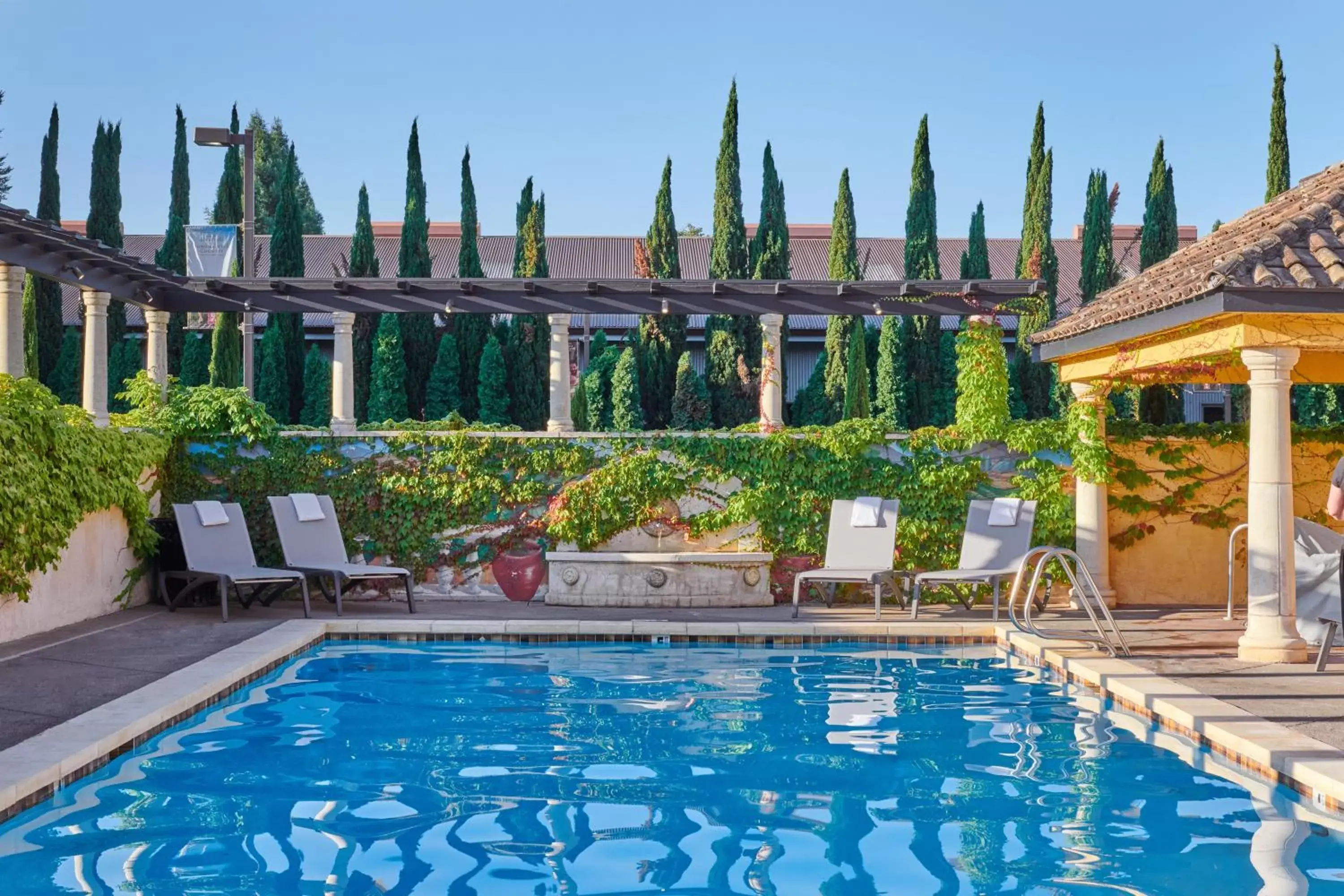 Swimming Pool in Best Western Dry Creek Inn