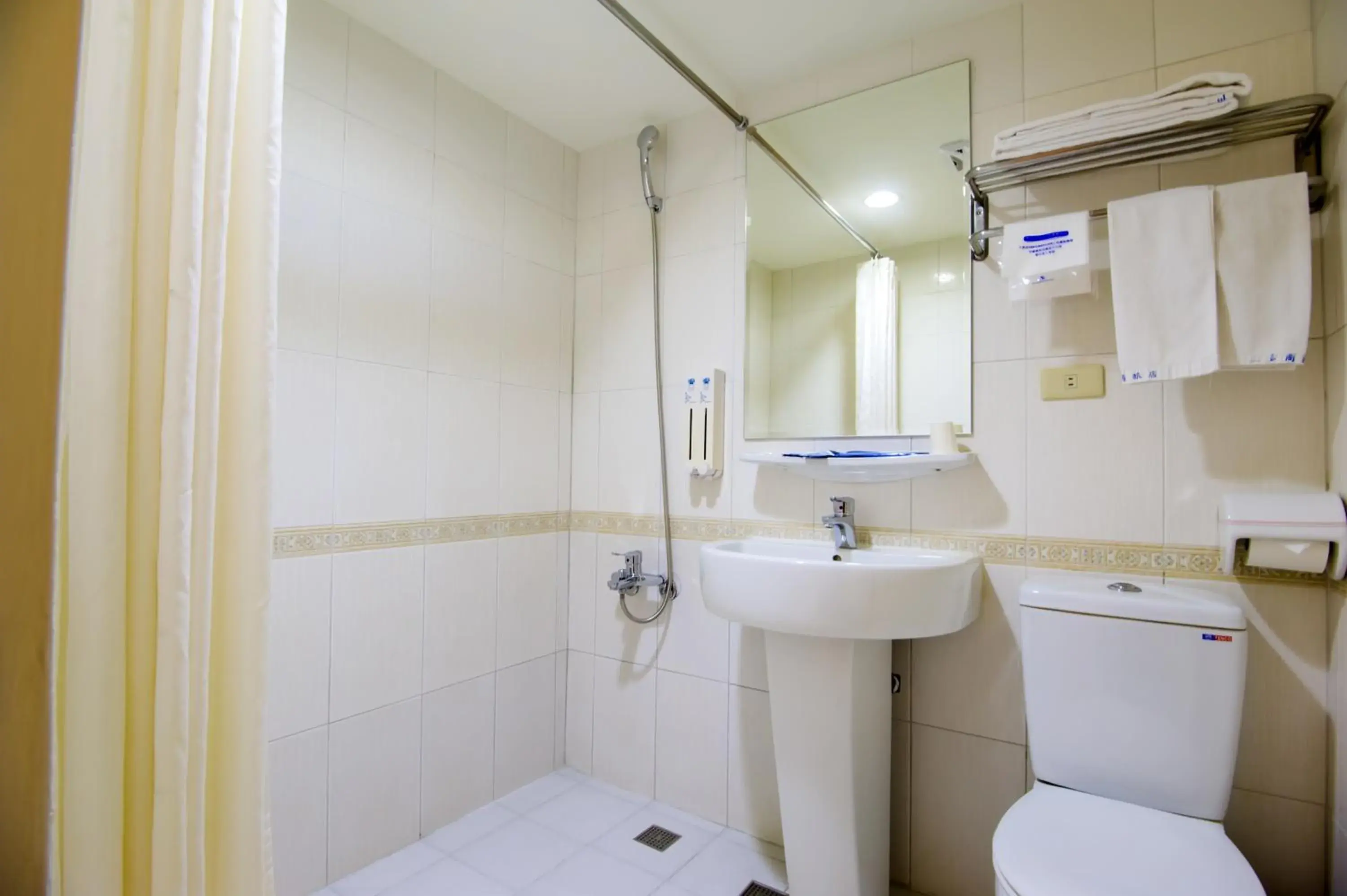 Bathroom in Sanduo Hotel - Sanduo Branch