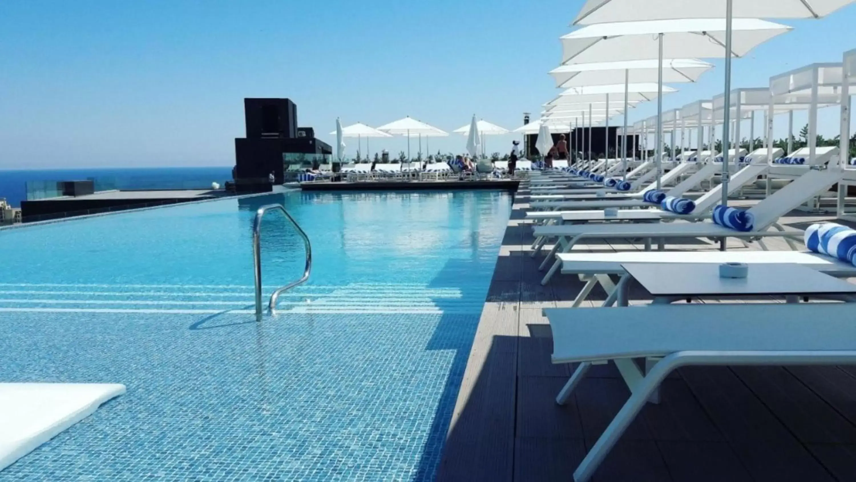 Restaurant/places to eat, Swimming Pool in InterContinental Malta, an IHG Hotel