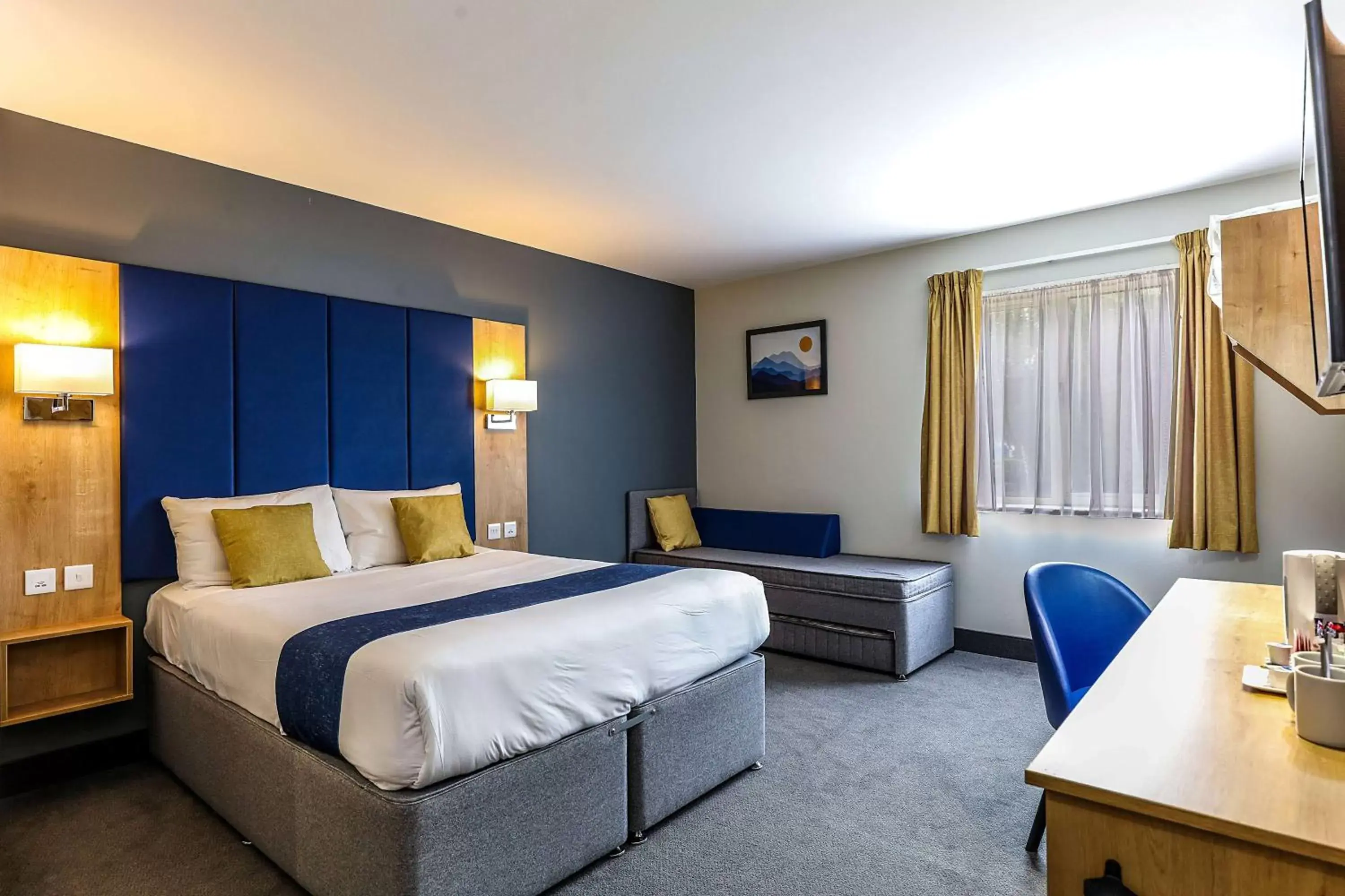 Photo of the whole room, Bed in Days Inn Peterborough Photo of the whole room, Bed in Days Inn Peterborough