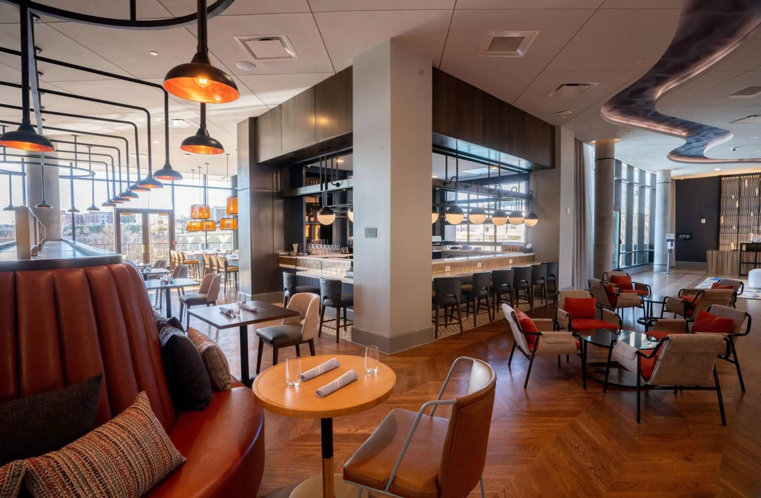 Lounge or bar, Restaurant/Places to Eat in Hotel Indigo - Columbus at Riverfront Place, an IHG Hotel