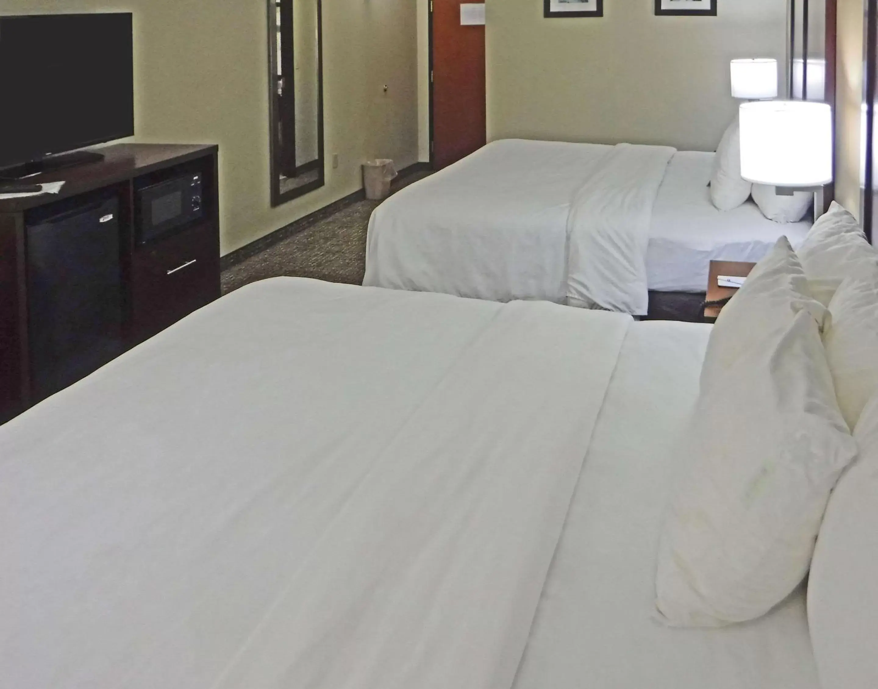 Photo of the whole room, Bed in Comfort Inn New River