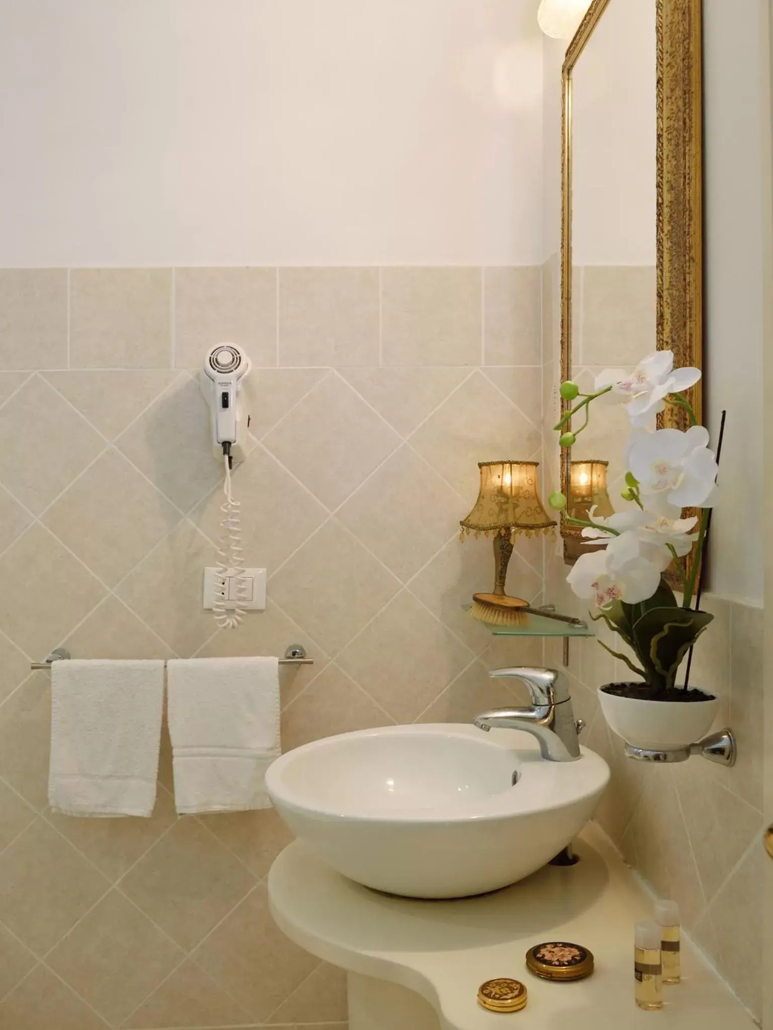 Bathroom in Hotel Corte dei Greci