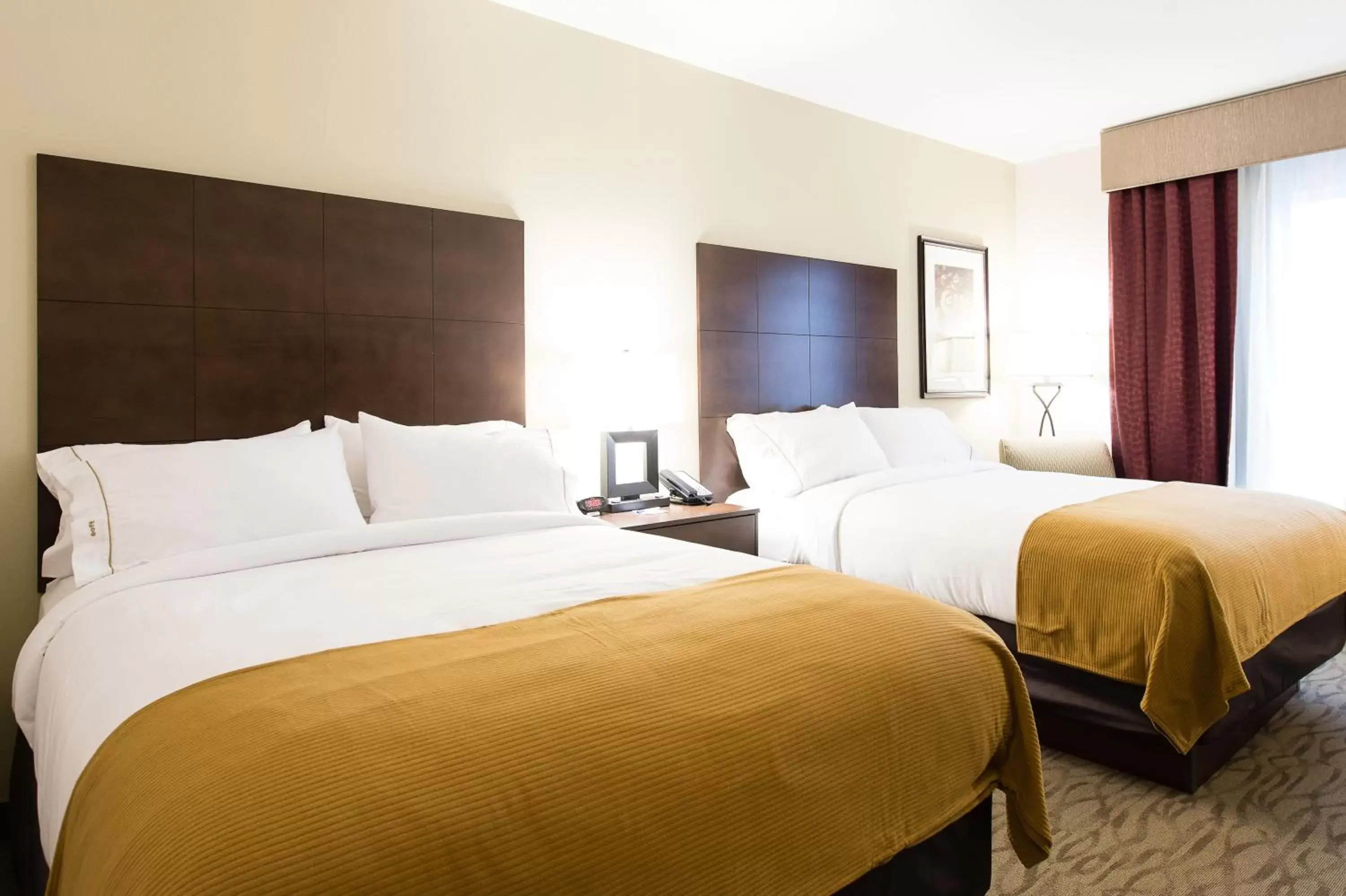 Bed in Holiday Inn Express & Suites Aiken, an IHG Hotel