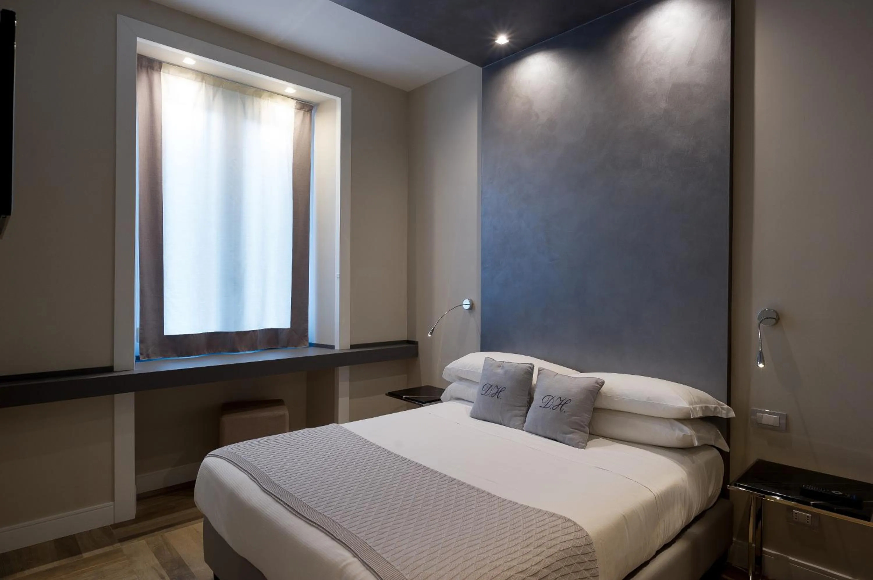 Day, Bed in Deseo Home