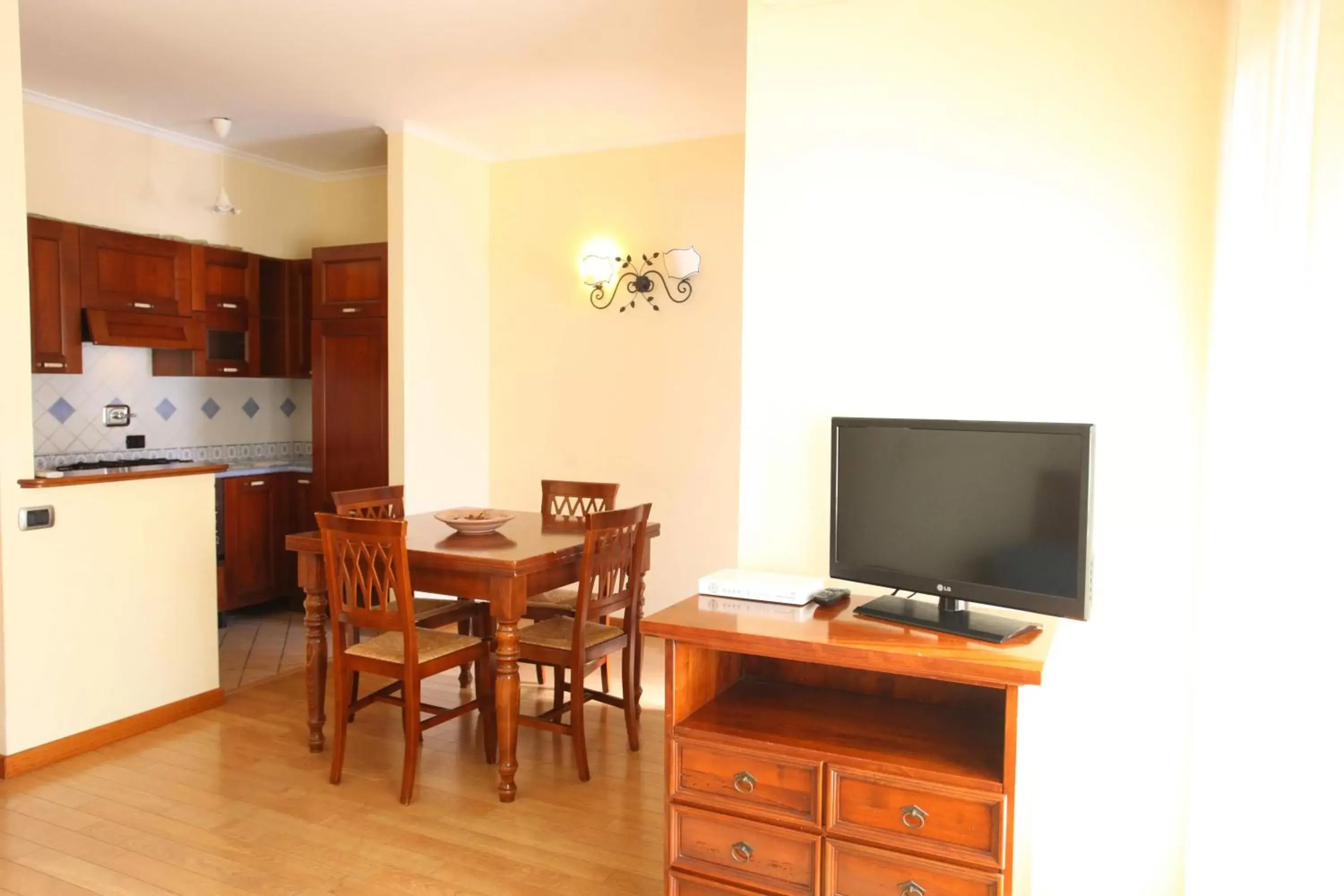 TV and multimedia, Dining Area in Altea Suites