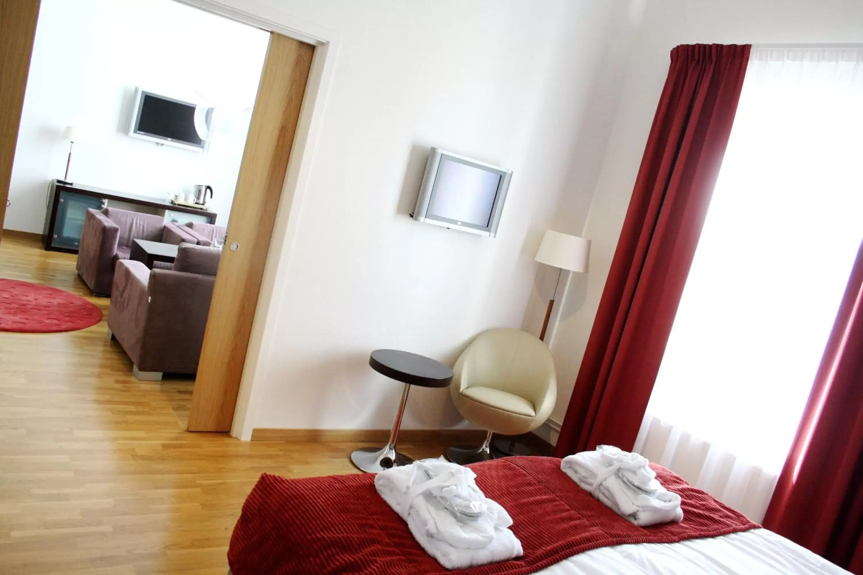 Seating area, Bed in Hotel Skansen