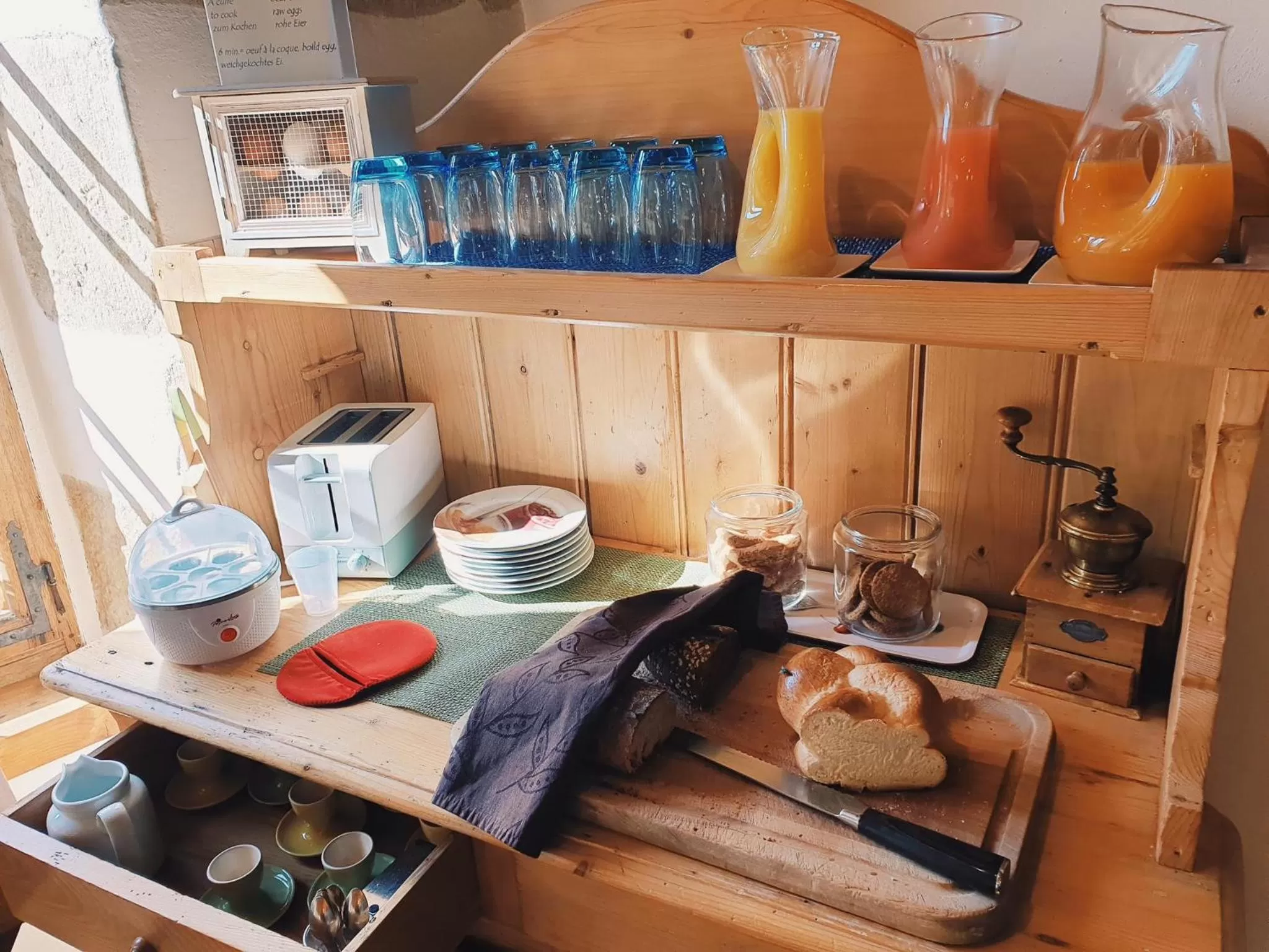 Food and drinks in Hôtel La Maison du Prussien