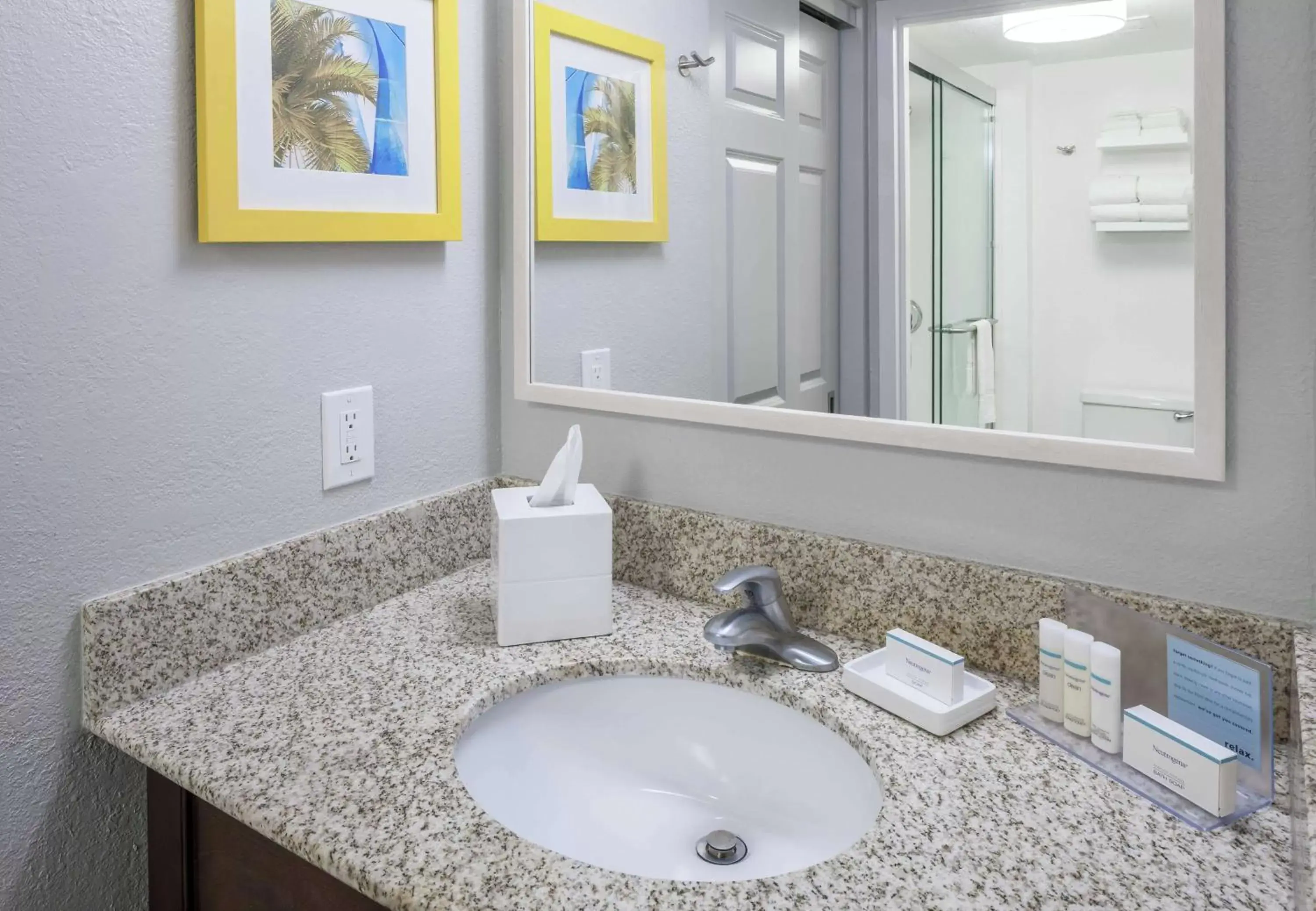 Bathroom in Hampton Inn & Suites Miami-Doral Dolphin Mall
