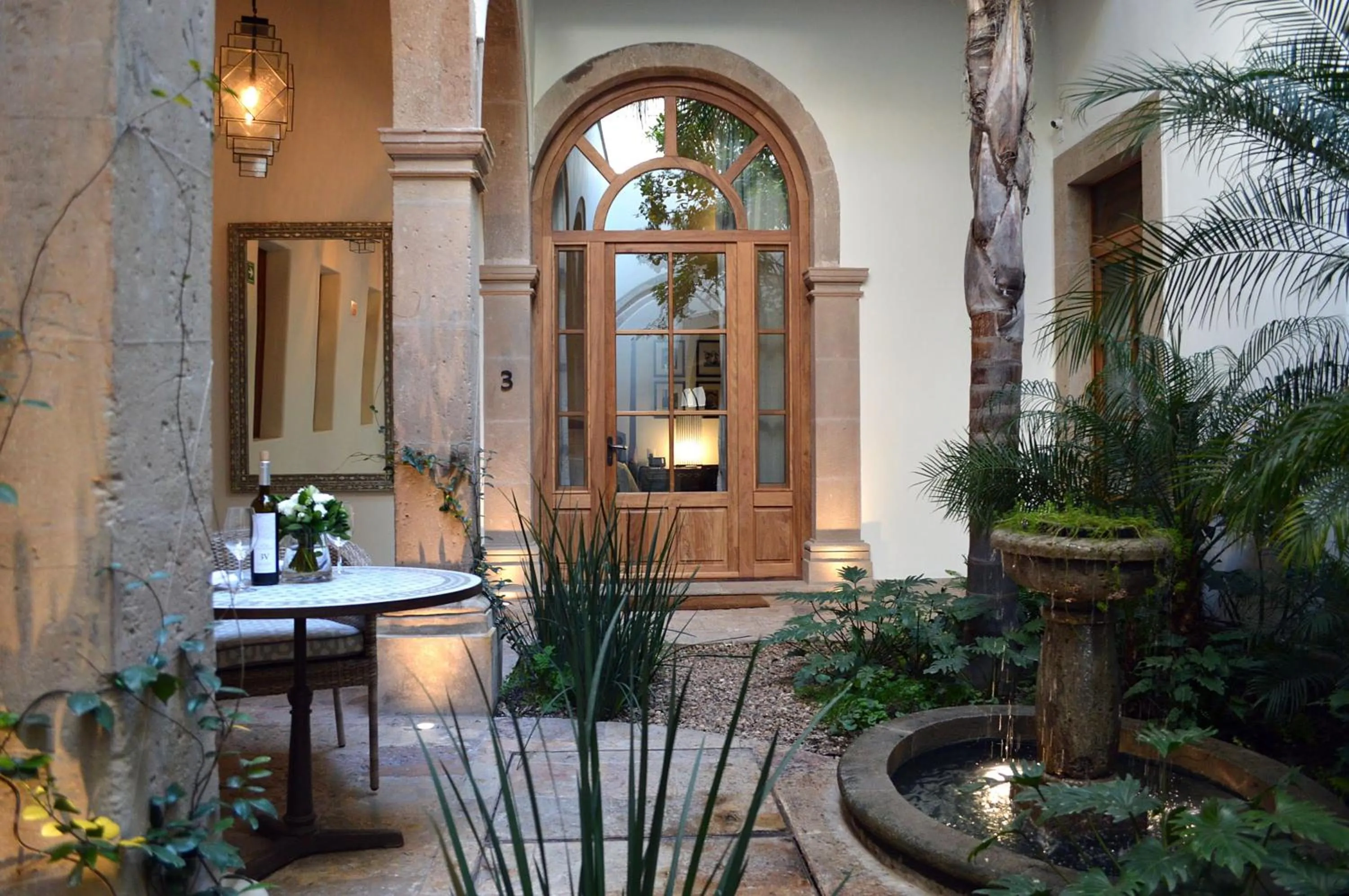 Patio in Hotel Casa Blanca 7