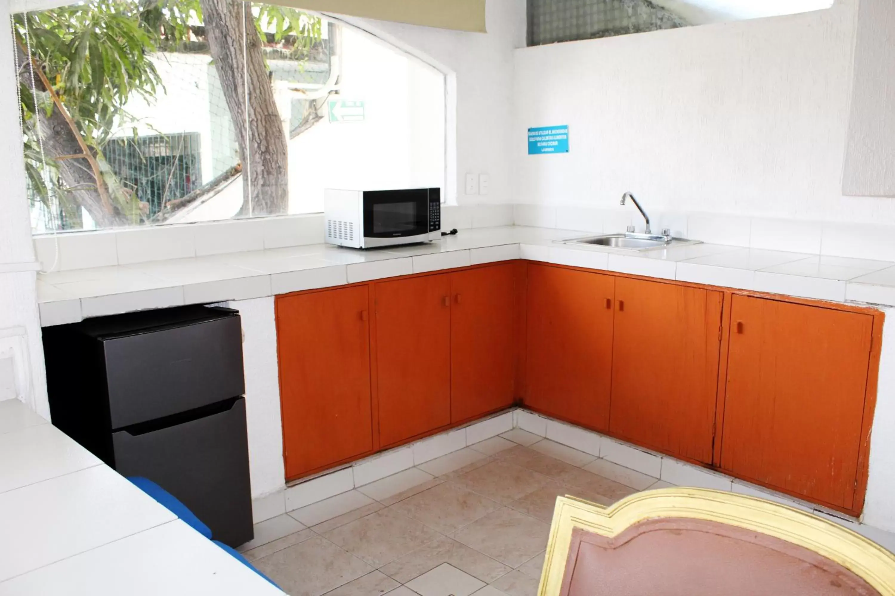 Kitchen or kitchenette, Kitchen/Kitchenette in D'Cesar Hotel Acapulco
