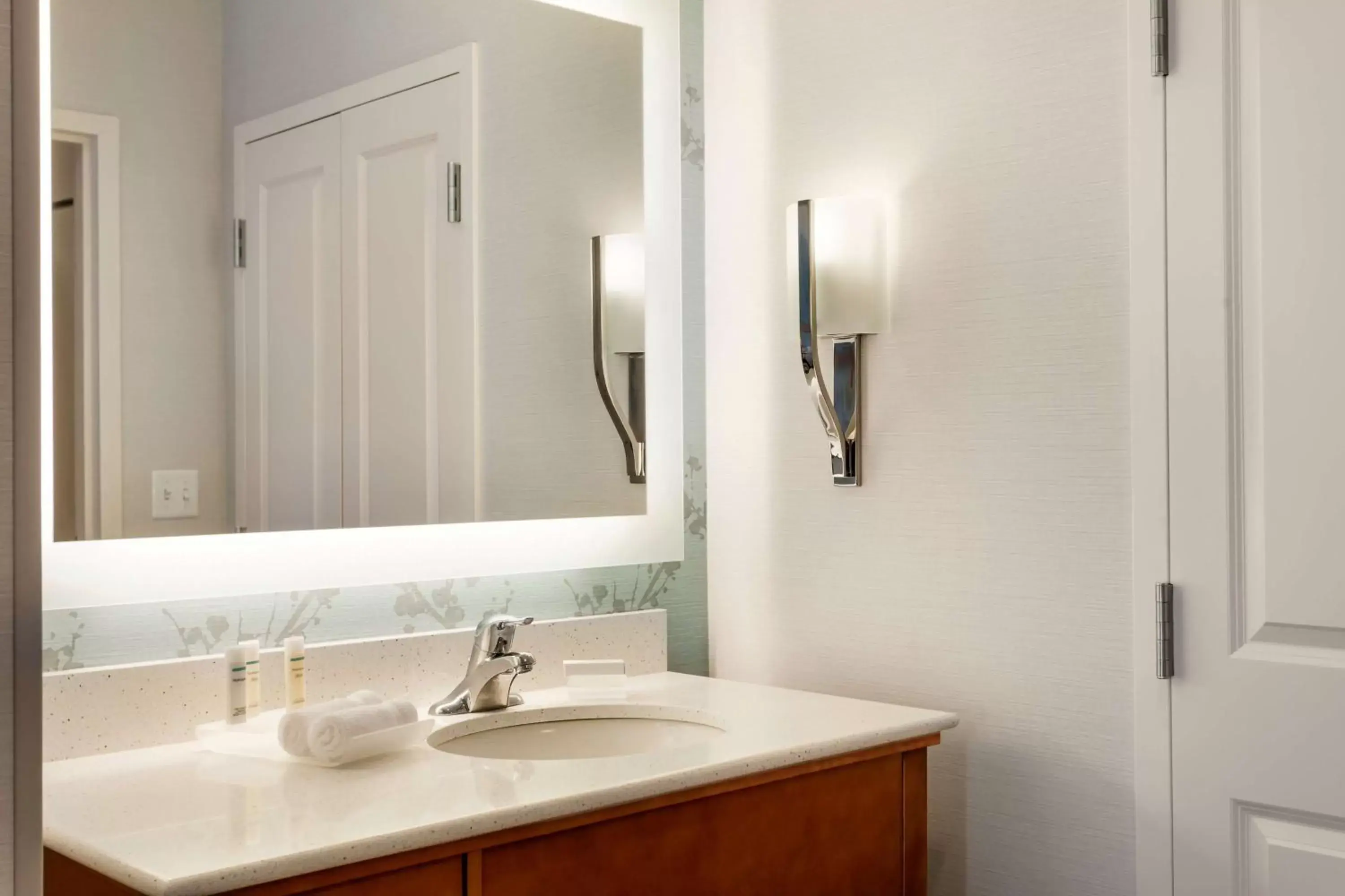 Bathroom in Homewood Suites by Hilton Gateway Hills Nashua