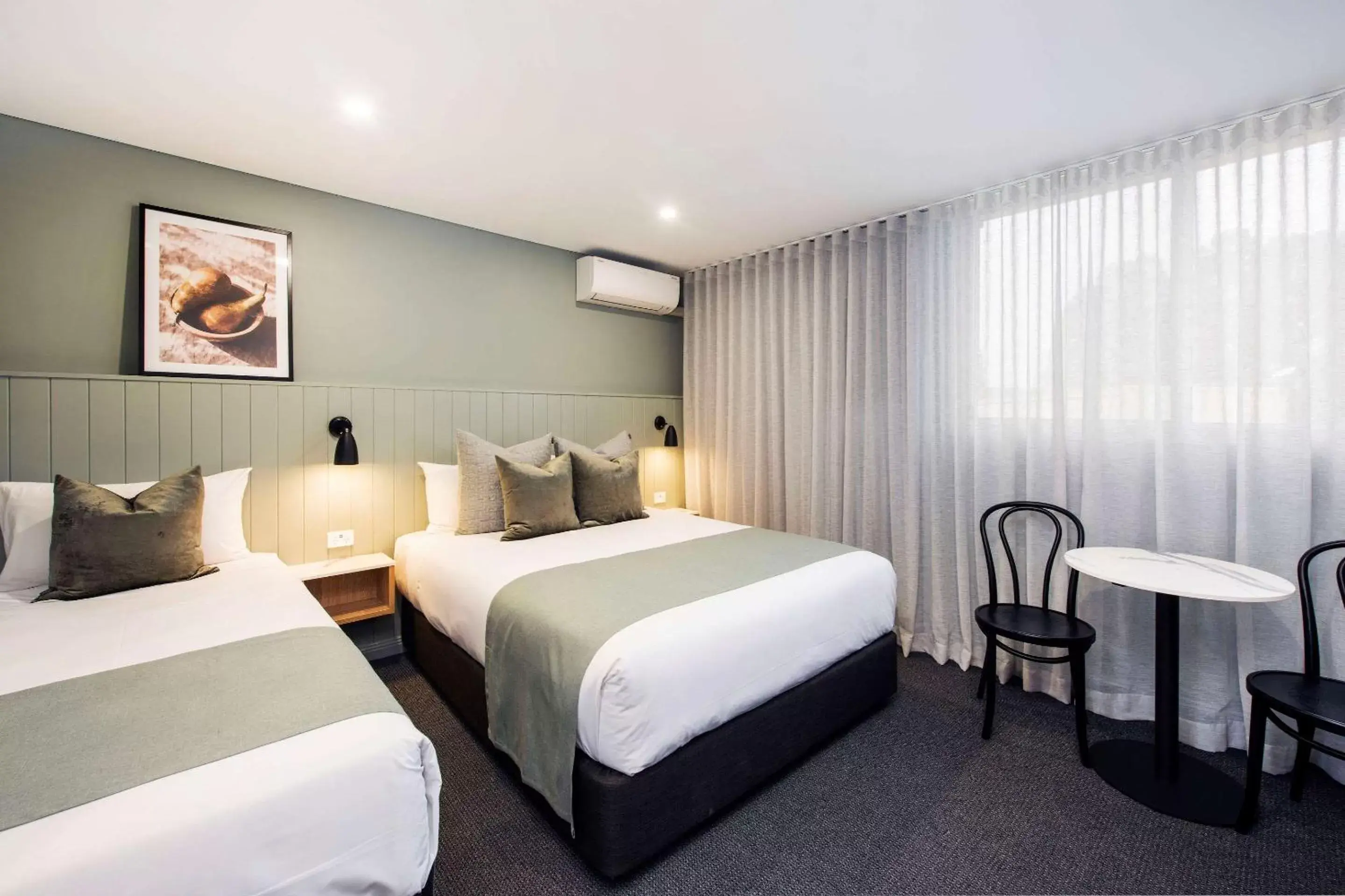 Photo of the whole room, Bed in Aden Hotel Mudgee