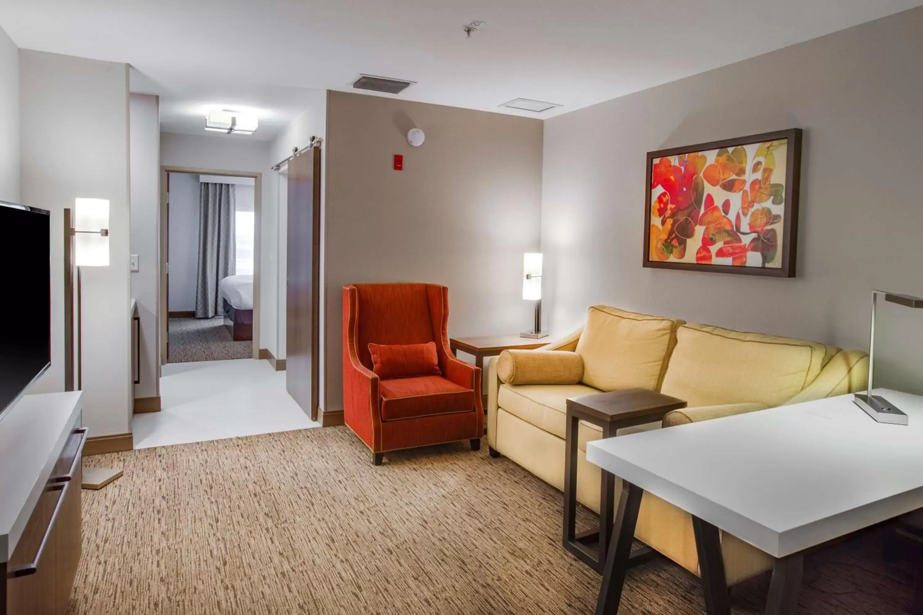 Bedroom, Seating Area in Hilton Garden Inn Oklahoma City Airport