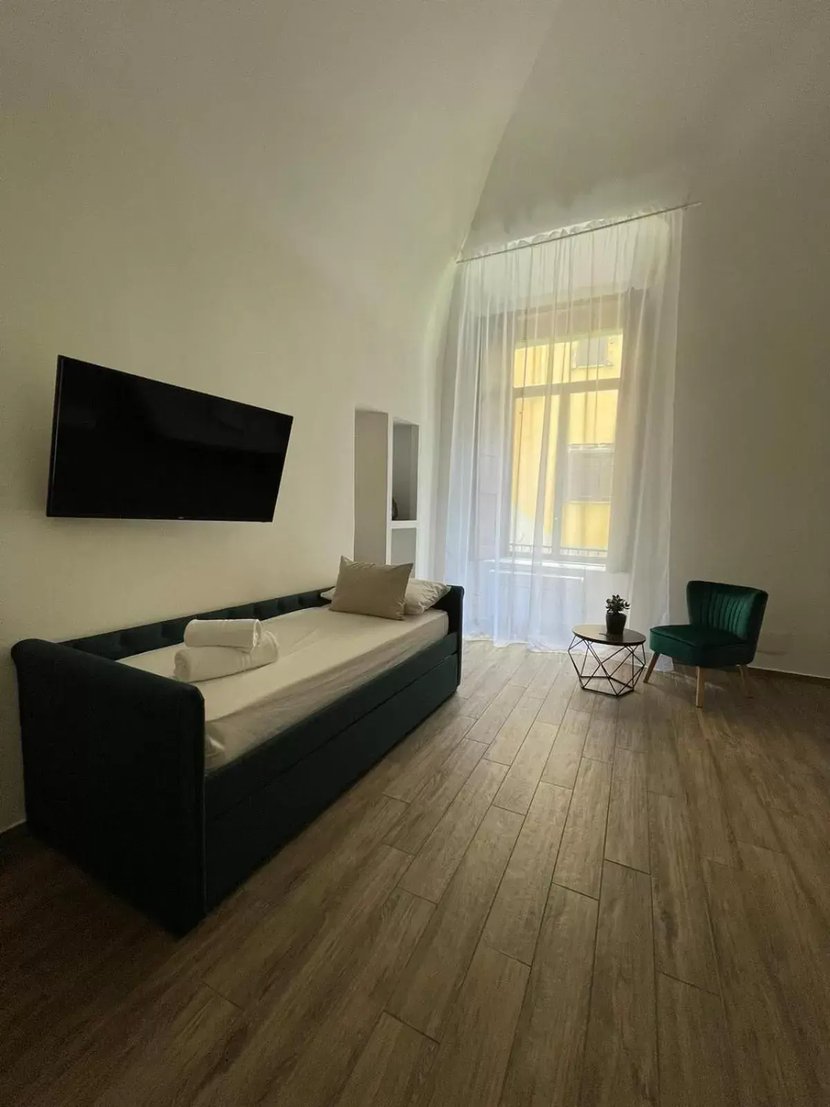 Bed, TV/Entertainment Center in Palazzo Belmosto