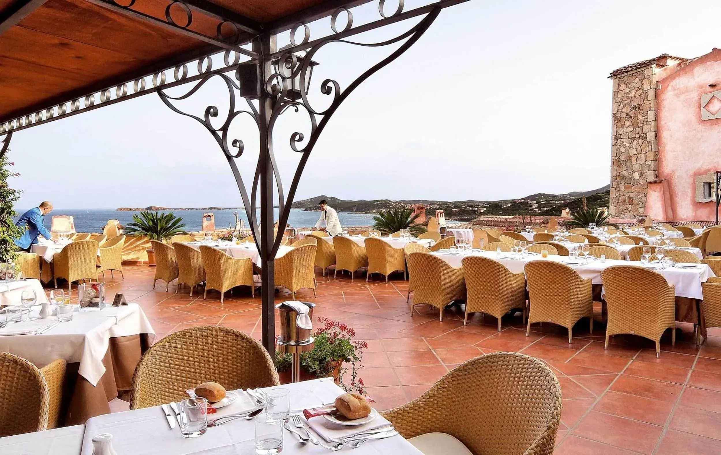 Restaurant/Places to Eat in Colonna Resort