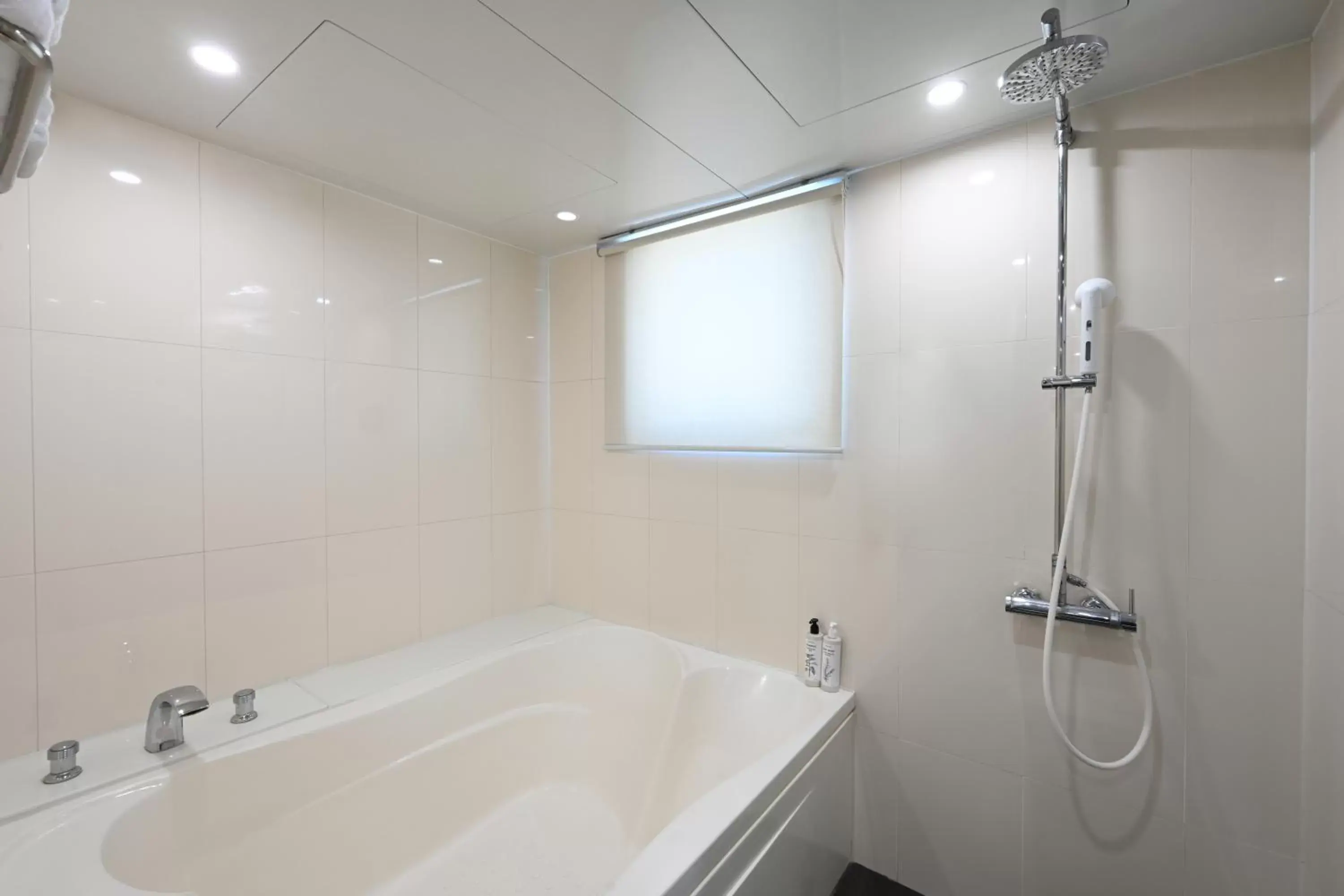 Bath, Bathroom in Kolon Seacloud Hotel