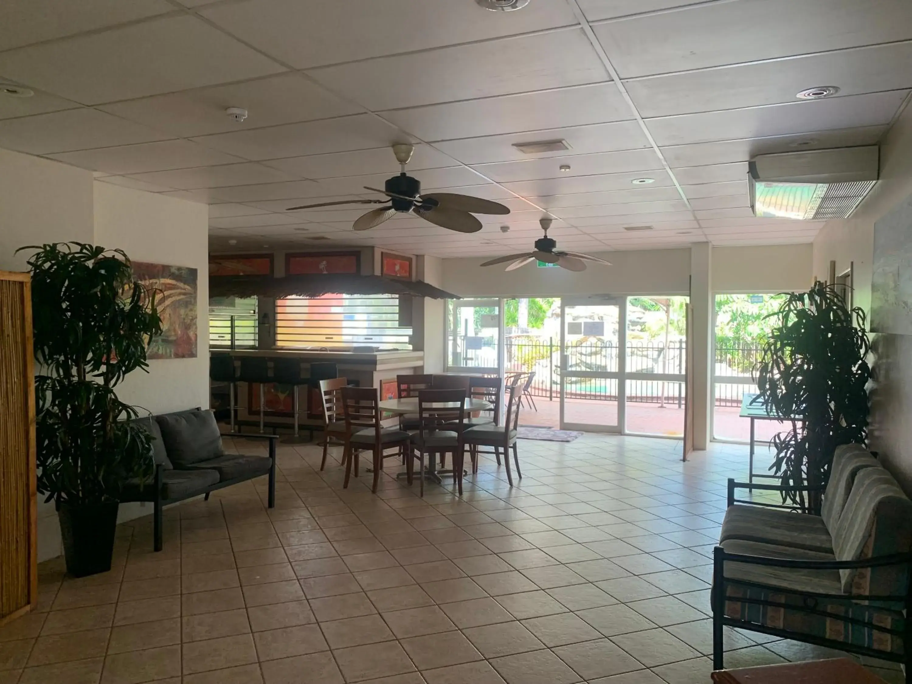 Lobby or reception, Restaurant/Places to Eat in Cairns City Sheridan Motel