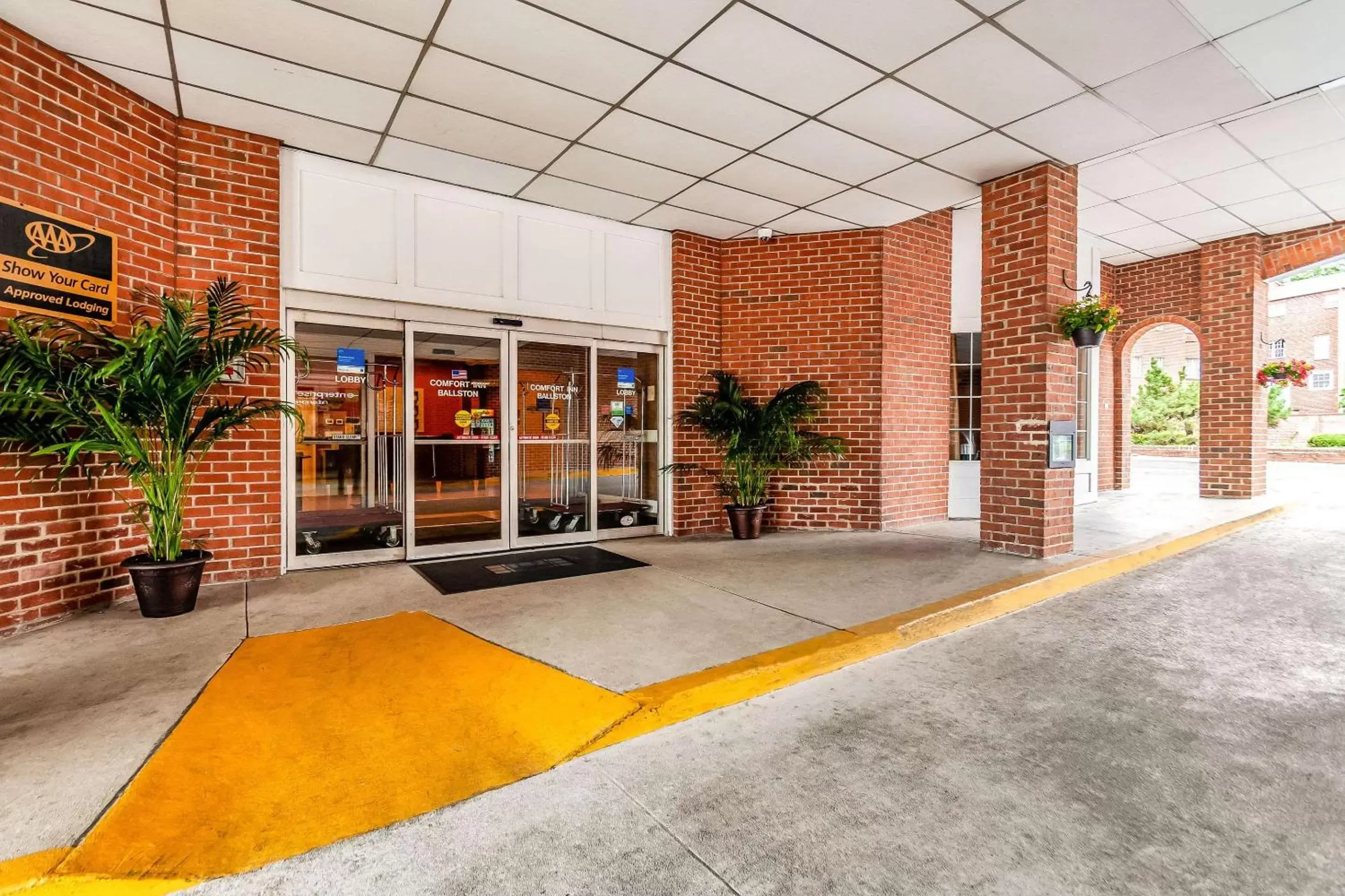 Property building in Comfort Inn Ballston