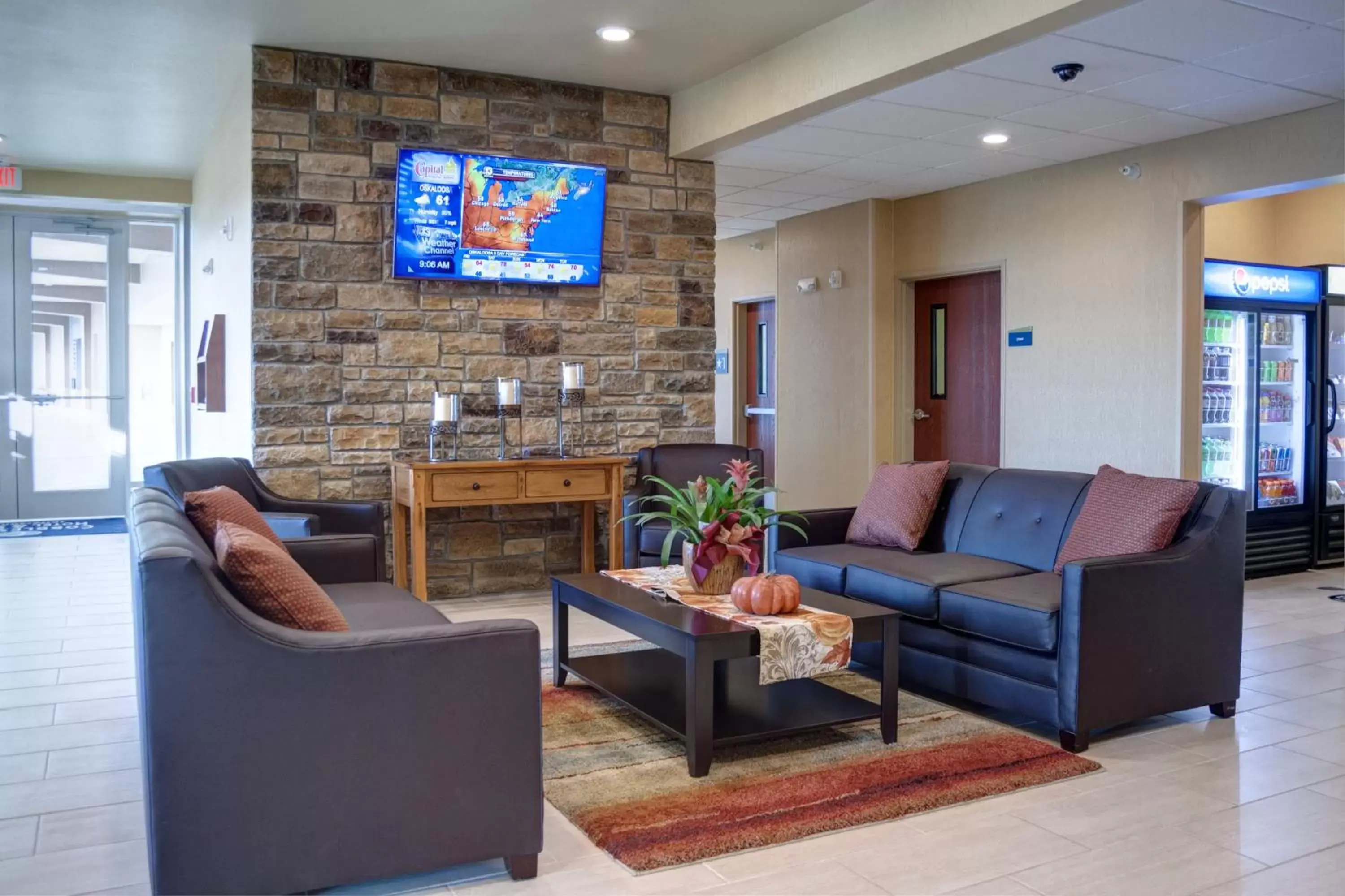 Communal lounge/ TV room in Cobblestone Hotel and Suites - Jefferson
